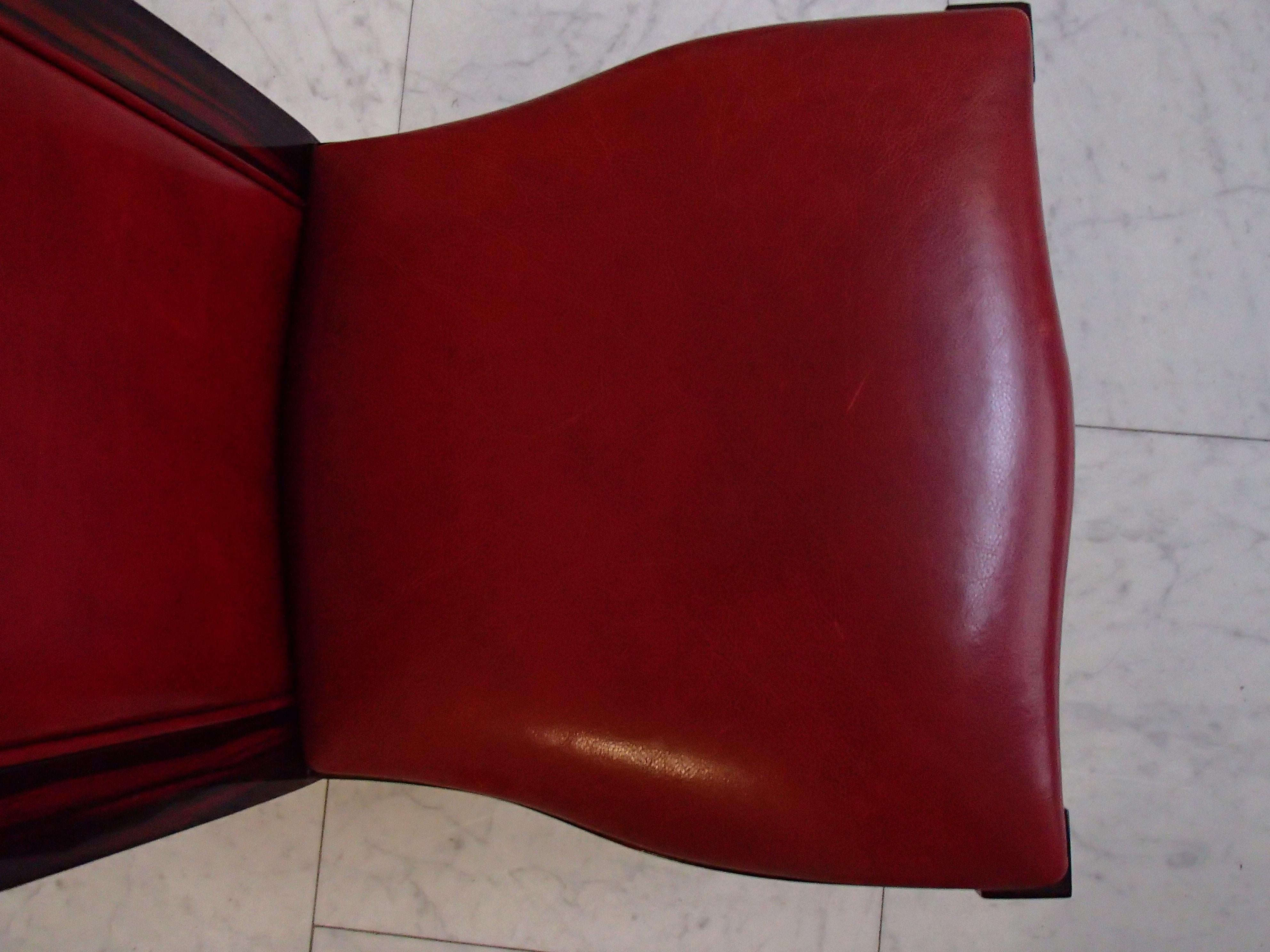 Late 20th Century Round Art Deco Table with 4 Red Leather Chairs For Sale