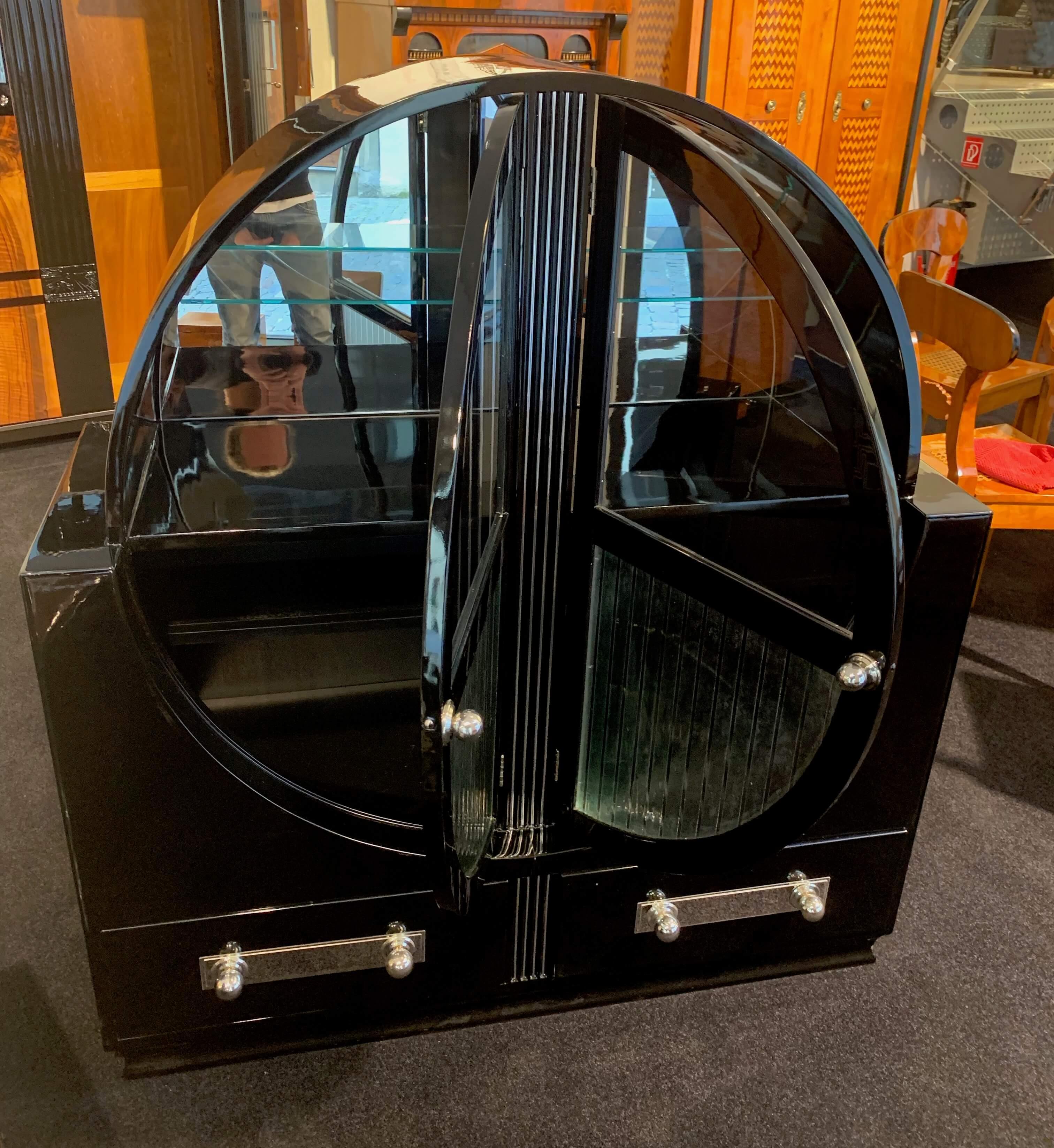 French Round Art Deco Vitrine, Black Lacquer and Chromed, France, circa 1930