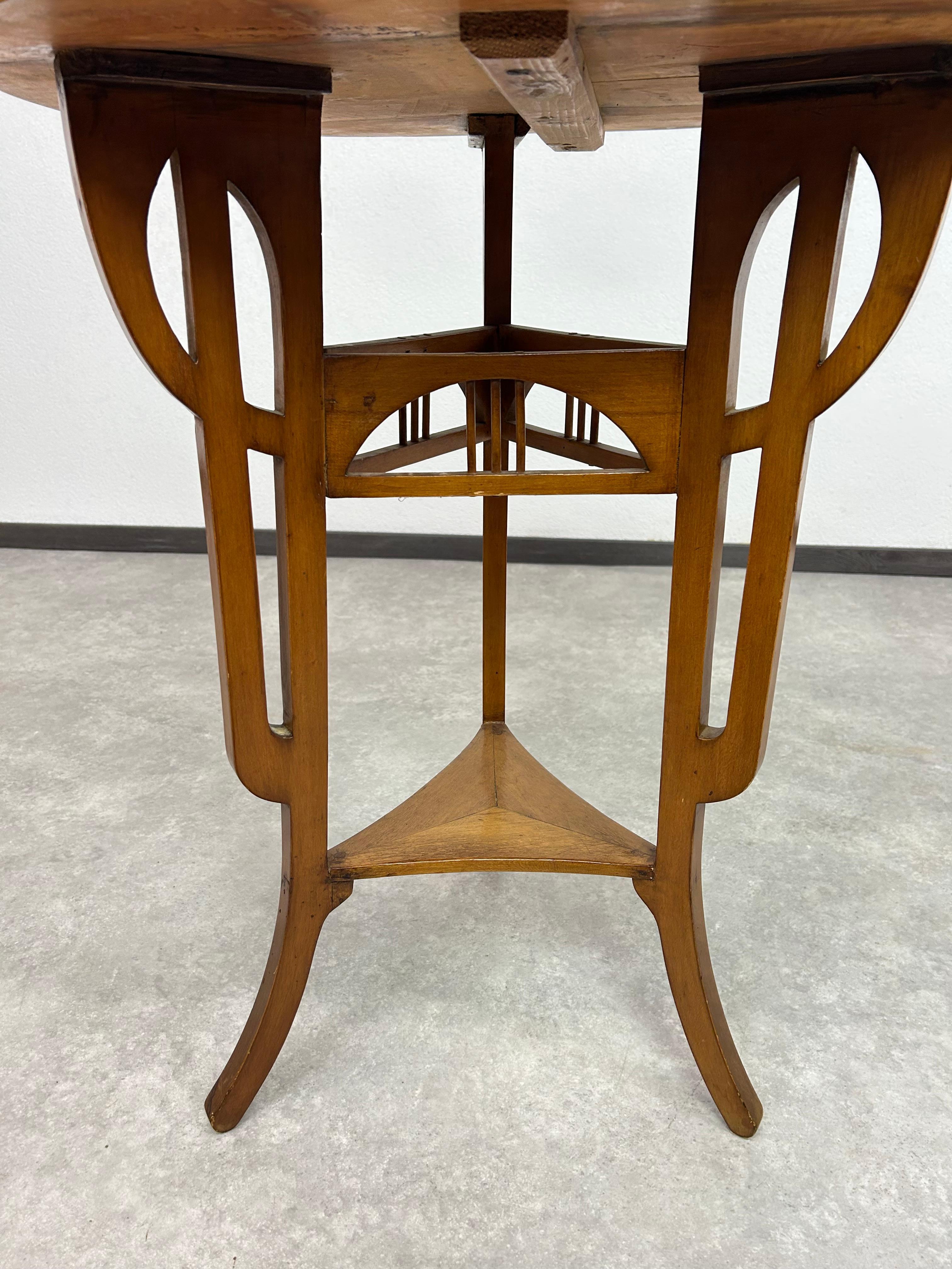 Round art nouveau coffee table with carved top For Sale 1