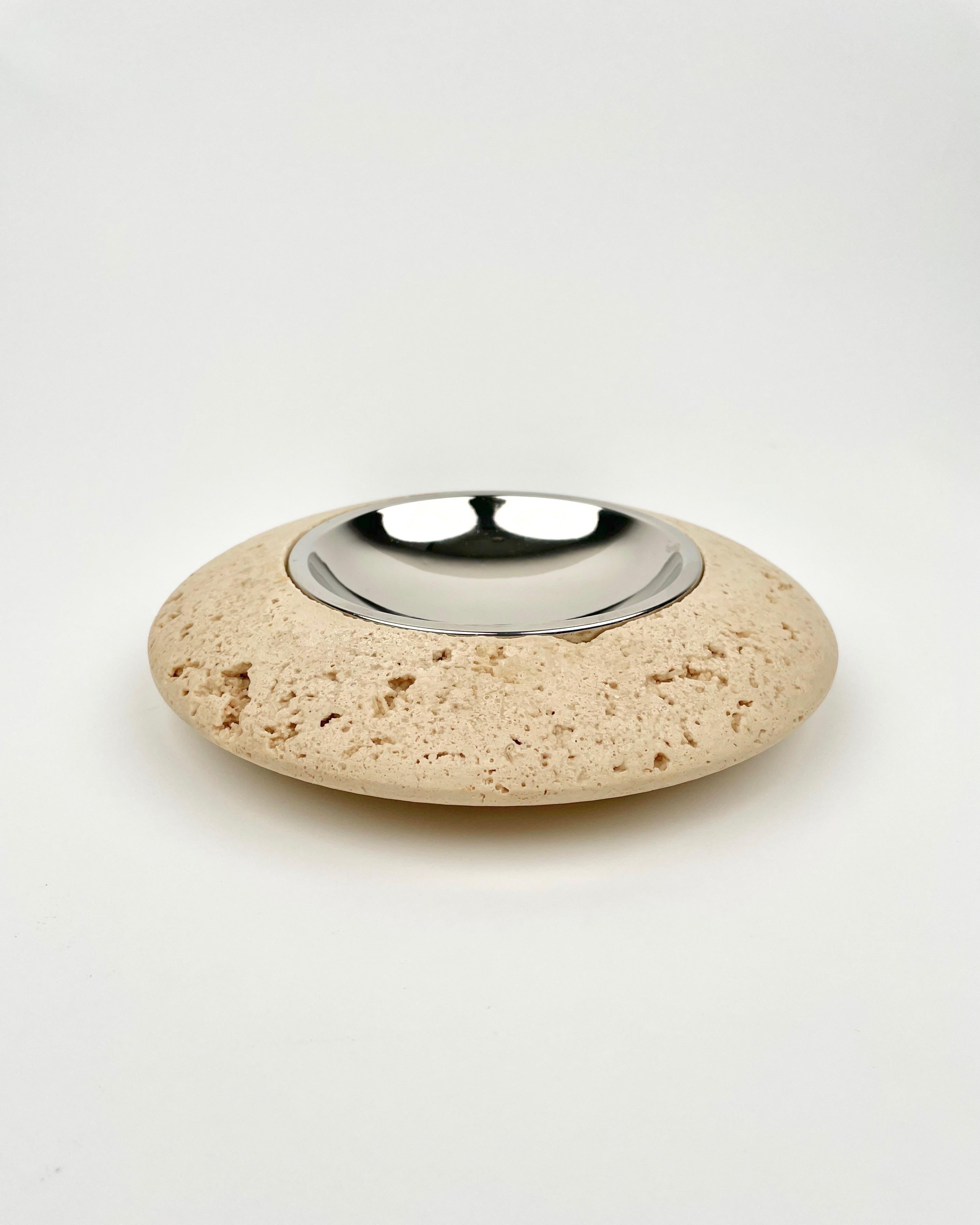 Round ashtray in travertine marble and steel made in Italy in the 1970s.
