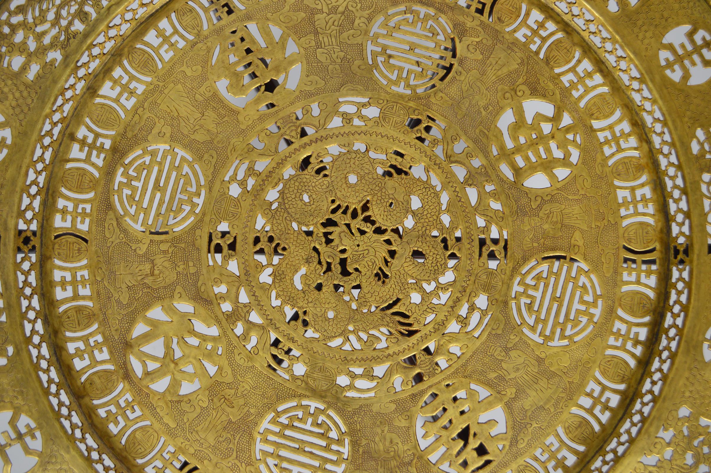 Round Asian Folding Table with Carved Wood and Brass Tray, circa 1890 In Good Condition In VÉZELAY, FR