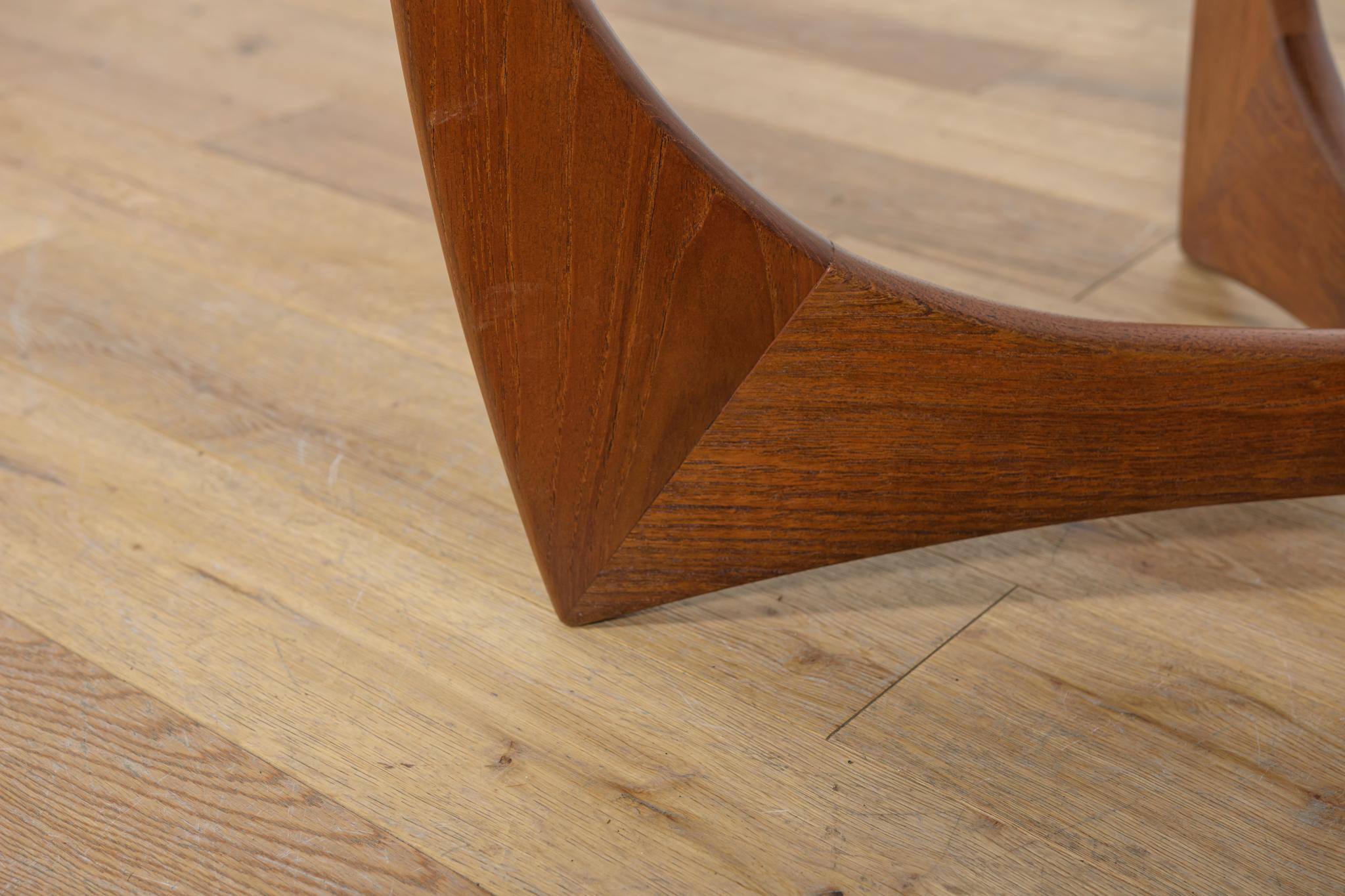 Table basse ronde Astro de Victor Wilkins pour G-Plan, United Knigdom en vente 2