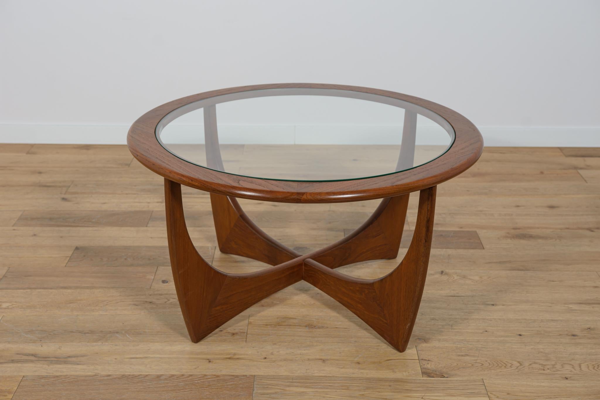 Mid-Century Modern Table basse ronde Astro de Victor Wilkins pour G-Plan, United Knigdom en vente