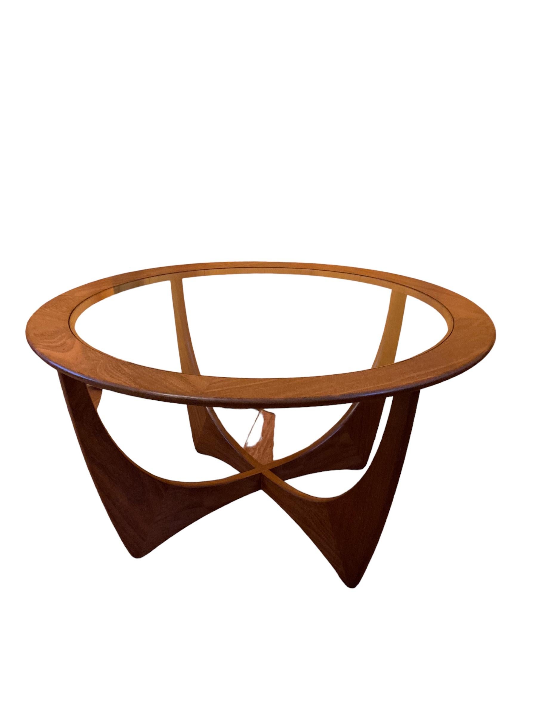 Round Astro Victor Wilkins for G-plan Coffee Table. Classic 1960's Astro design, solid teak wood with circular glass top.

H: 46 cm

W: 84 cm