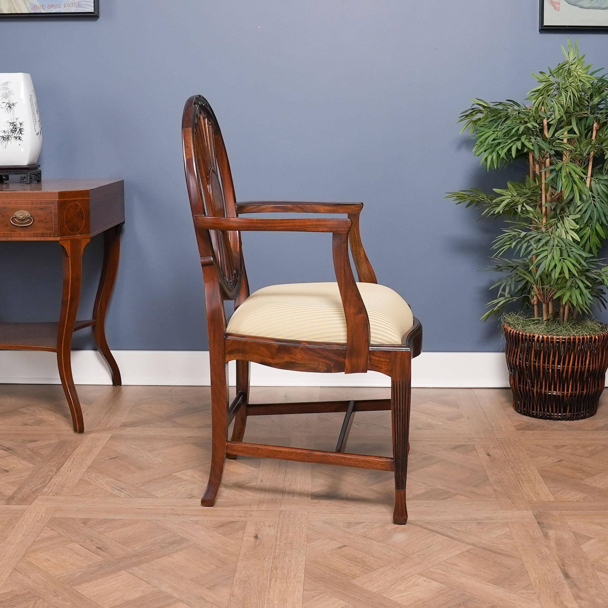 Chippendale Sedie con schienale rotondo intarsiato, set da 10 in vendita