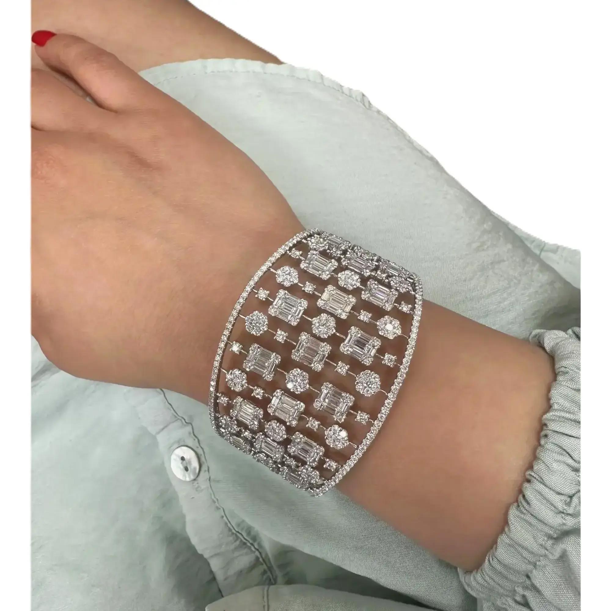 Donna Bracciale con diamanti rotondi e taglio baguette in oro bianco 18 carati 17,75 ctw in vendita