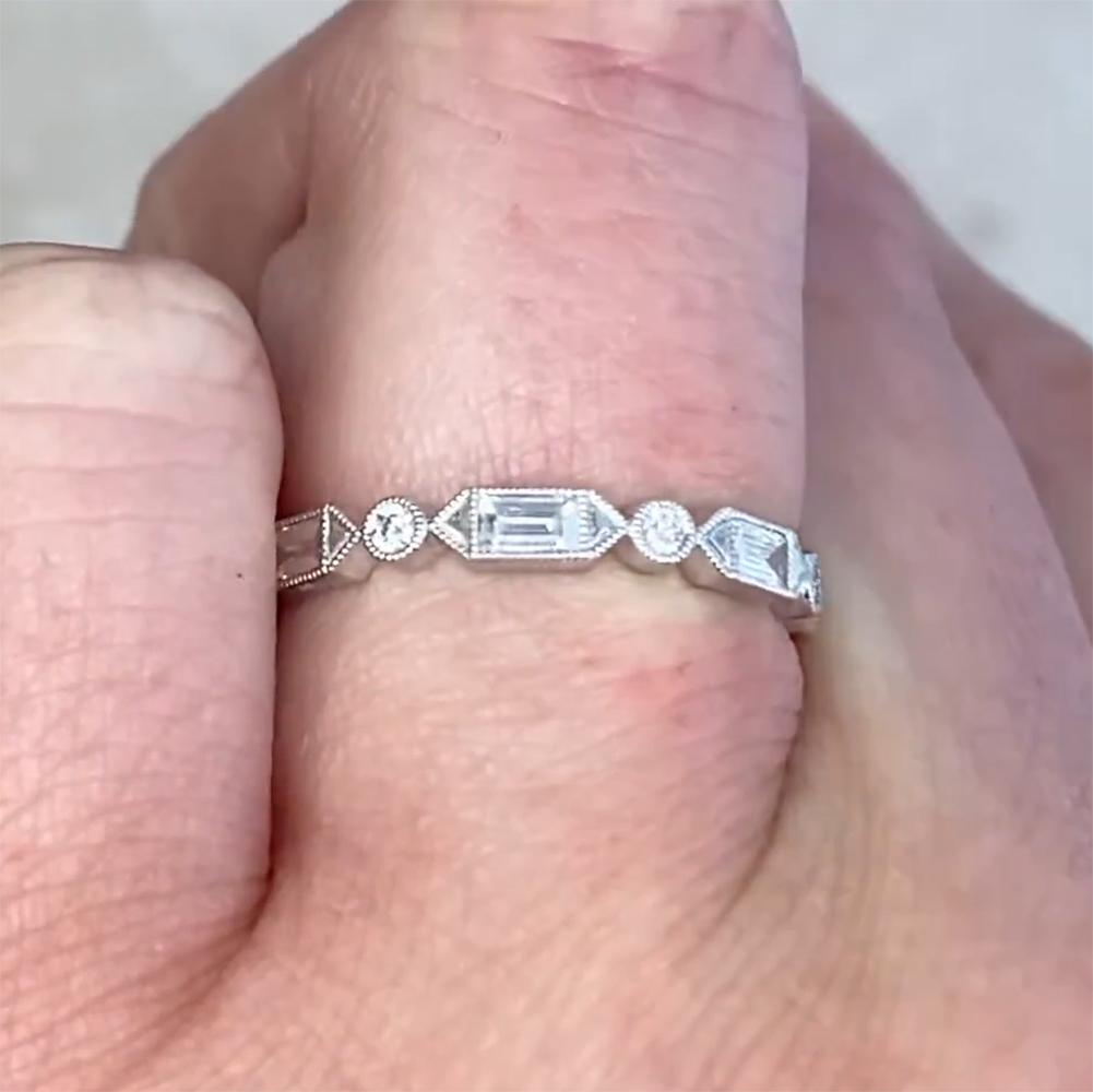 Art Déco Fascia Eternity con diamanti rotondi e taglio baguette (circa 0,56 carati), platino in vendita