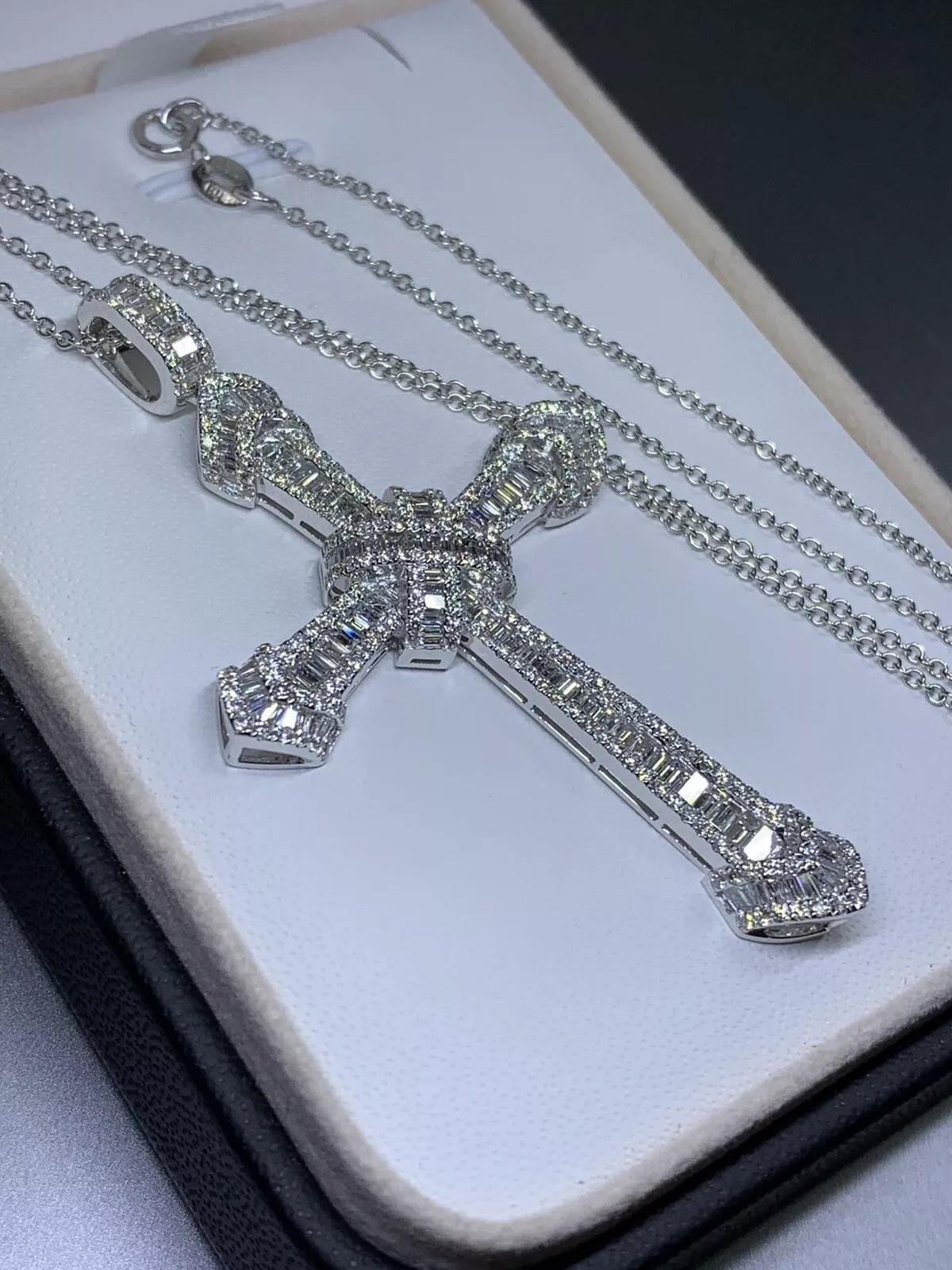 3.00ct Round Baguette diamond cross twist large pendant necklace 18ct white gold.

Gorgeous large 3.00ct diamond cross baguette and round brilliant diamond cut pave set.

Diamonds total weight 3.00cy F colour VVS1 clarity. Hallmarked.

Chain length