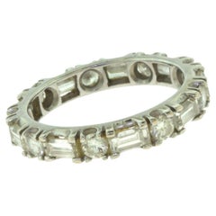 Alianza de oro blanco con diamantes redondos y baguette, 2,13 TCW