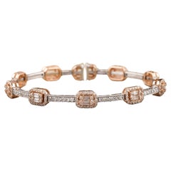 Bracelet manchette en or massif 18k serti de diamants ronds et baguettes avec sertissage Illusion
