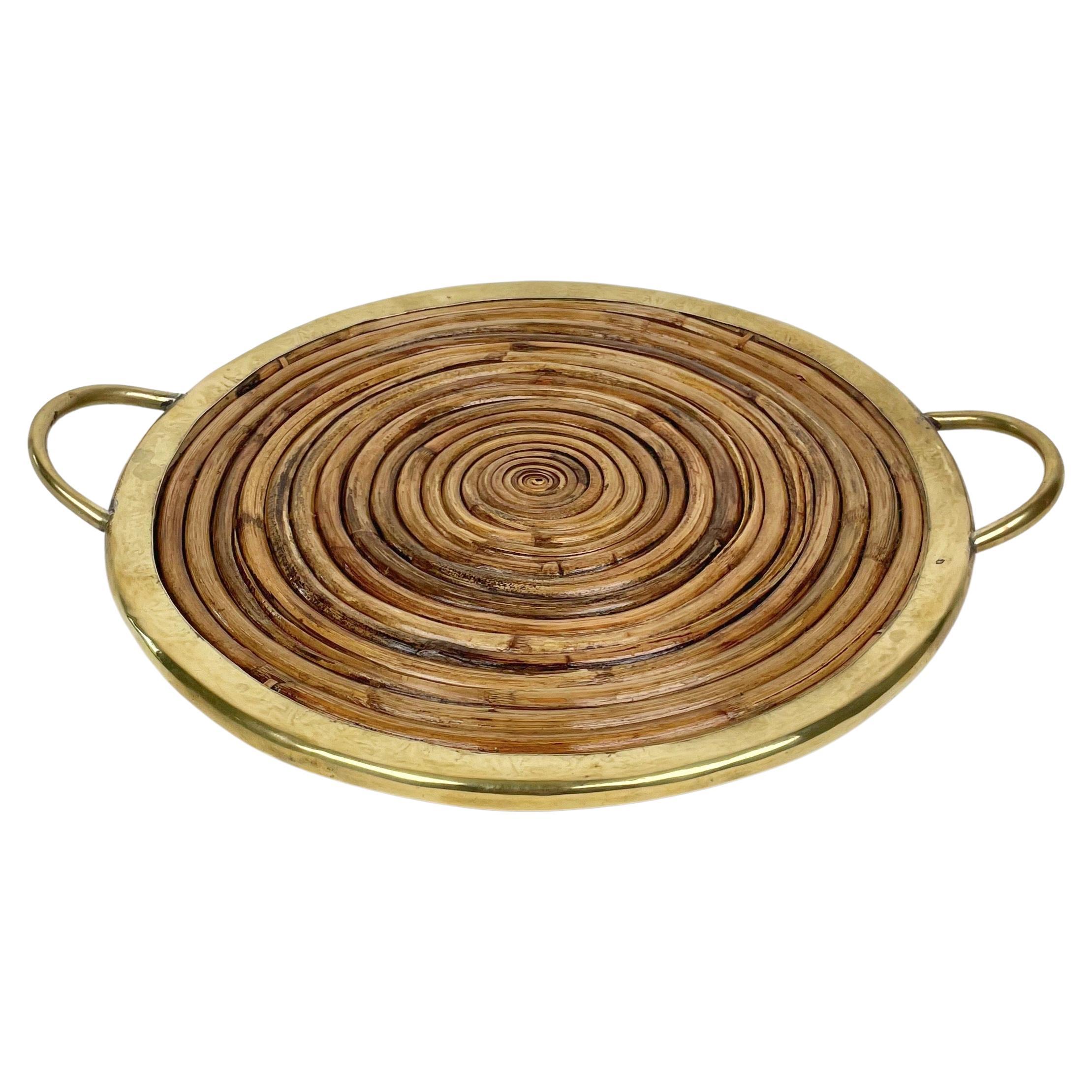 Round serving tray in bamboo and brass details,.

Made in Italy in the 1970s.
