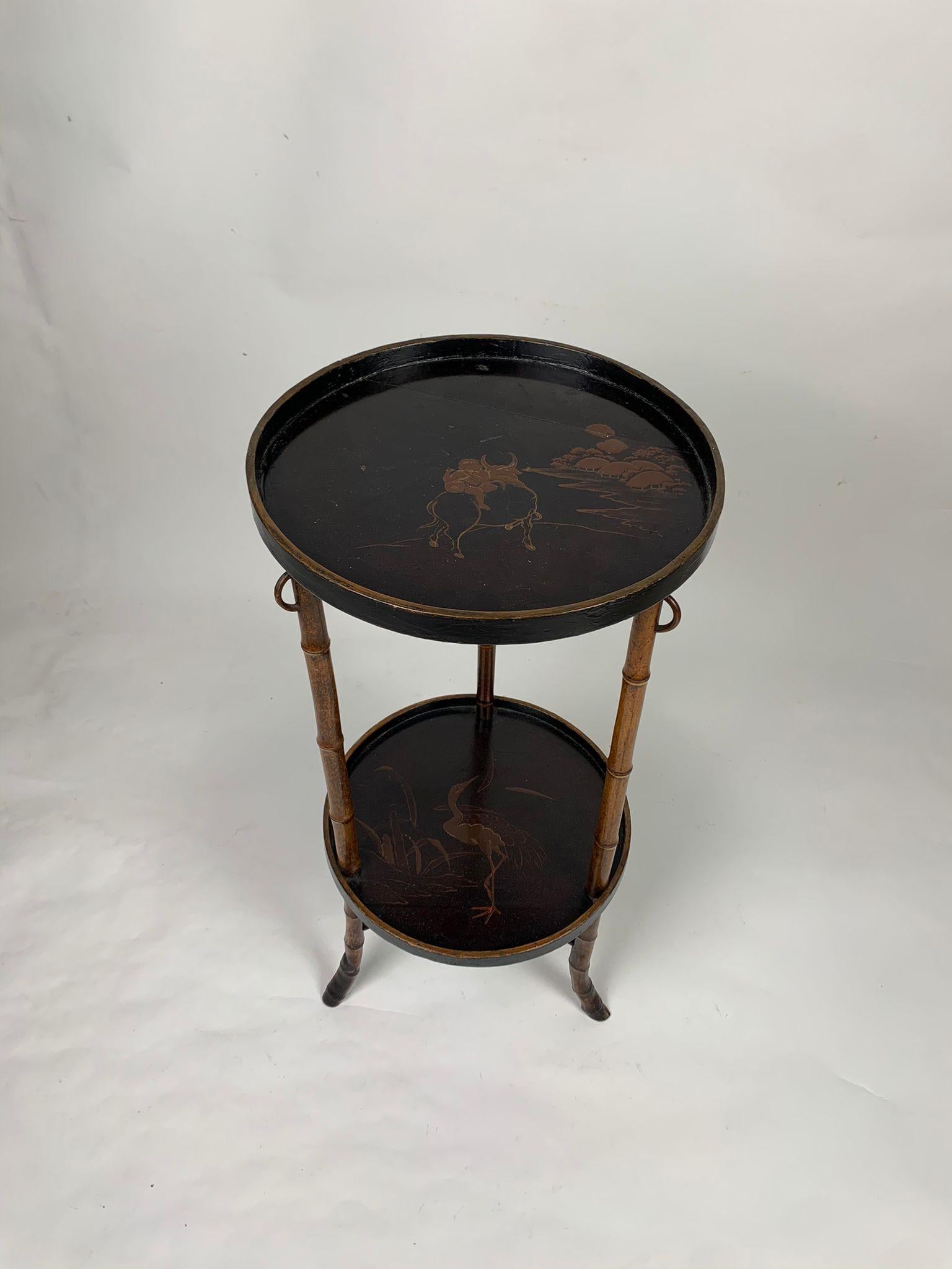 Round bamboo table with decorations, Asian art. In Fair Condition In Milano, IT