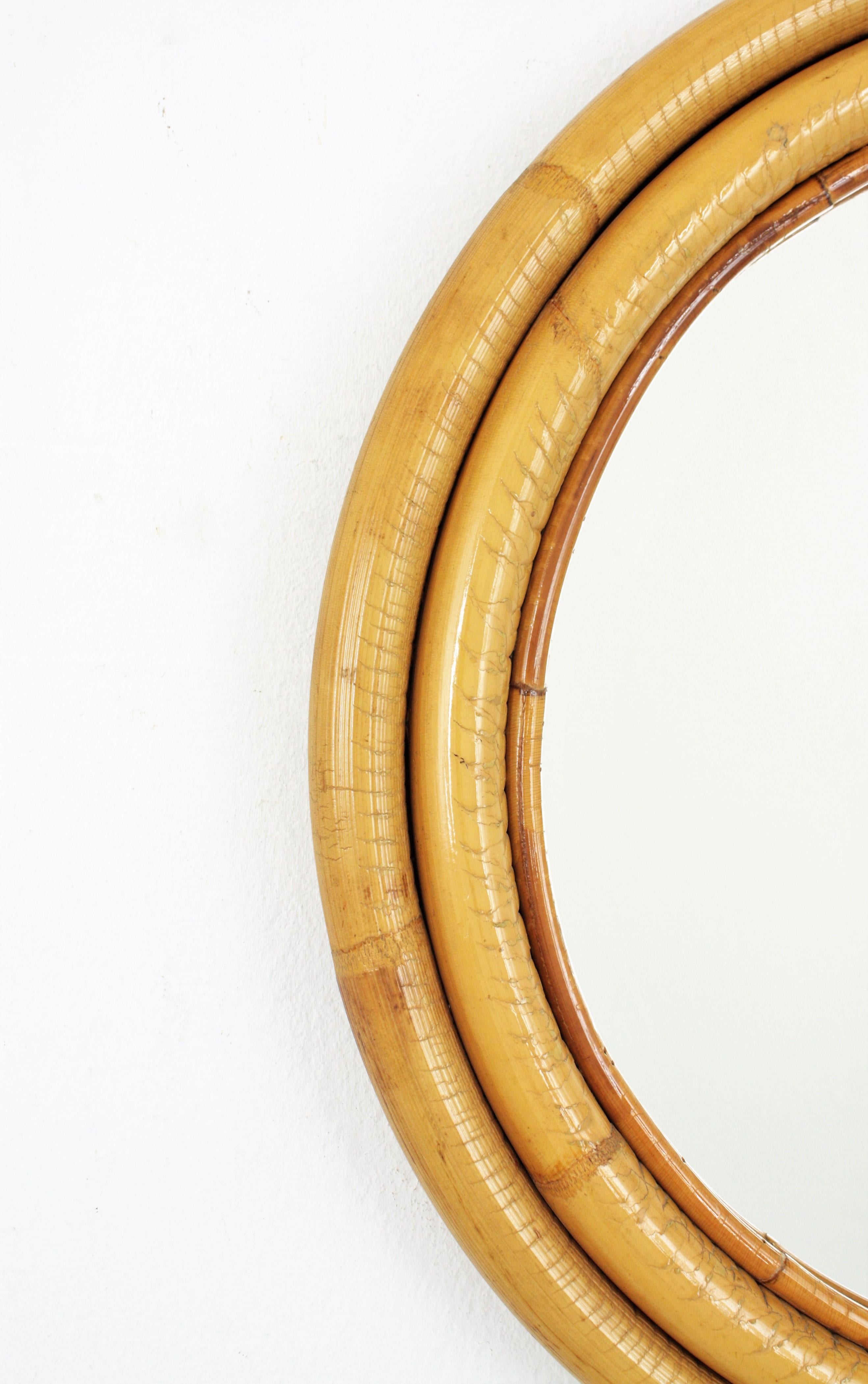 Espejo redondo español de ratán y bambú, años 60 Mimbre en venta