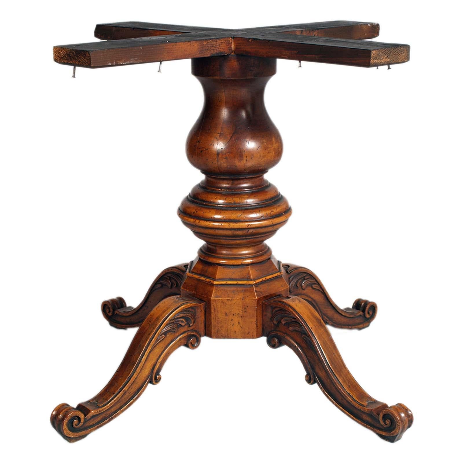 Italian  Round Baroque Table Mid 1900s Top in Ferrarese Walnut Root and Central Inlay For Sale