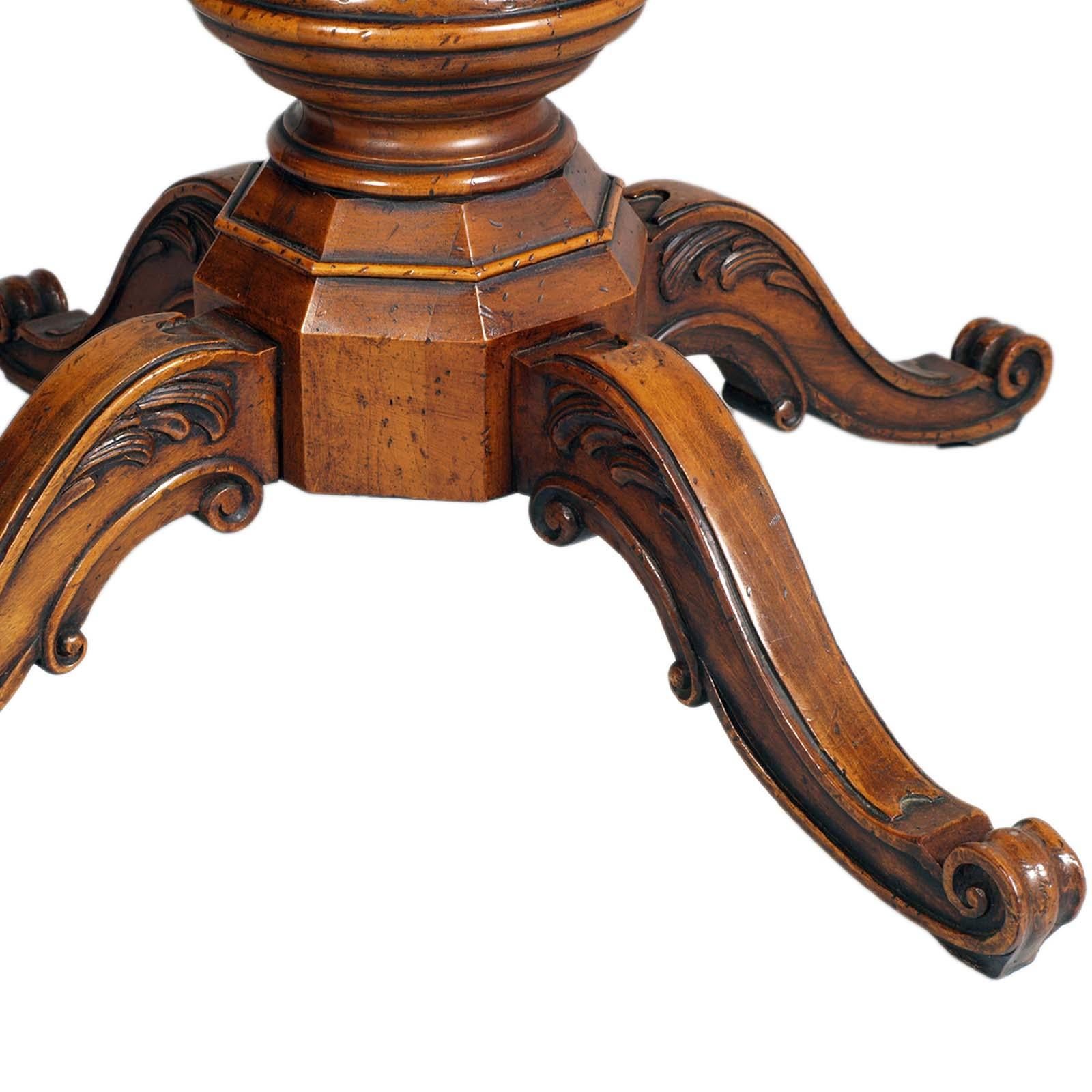  Round Baroque Table Mid 1900s Top in Ferrarese Walnut Root and Central Inlay In Good Condition For Sale In Vigonza, Padua
