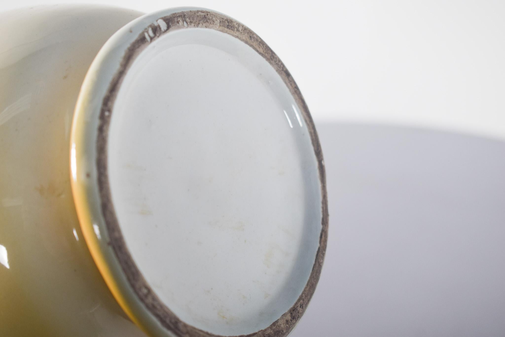 Round Beige Ceramic Vase In Fair Condition For Sale In Lisboa, Lisboa