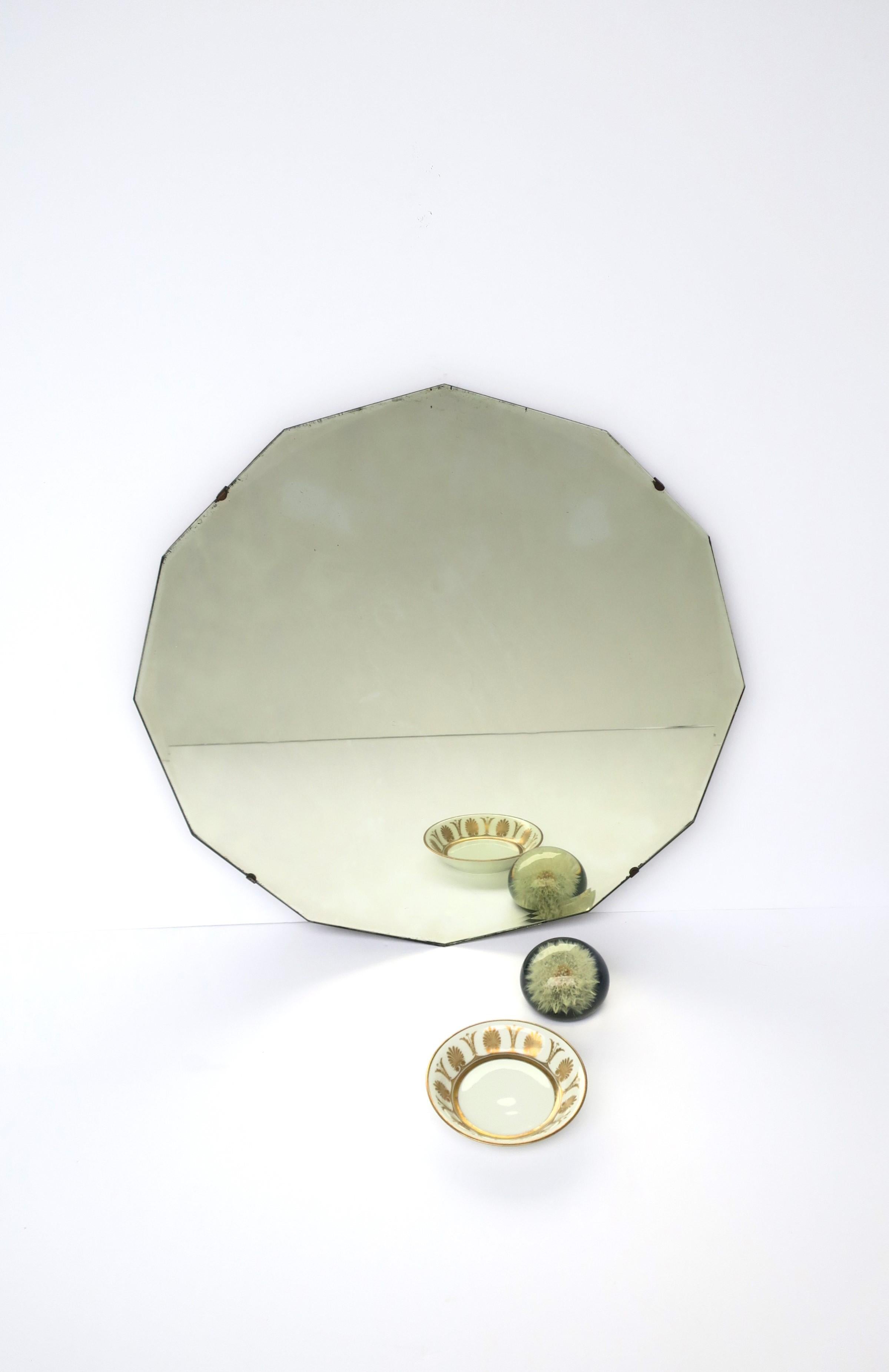 Round Beveled Glass Wall Mirror Hollywood Regency Style, circa 1940s In Good Condition For Sale In New York, NY
