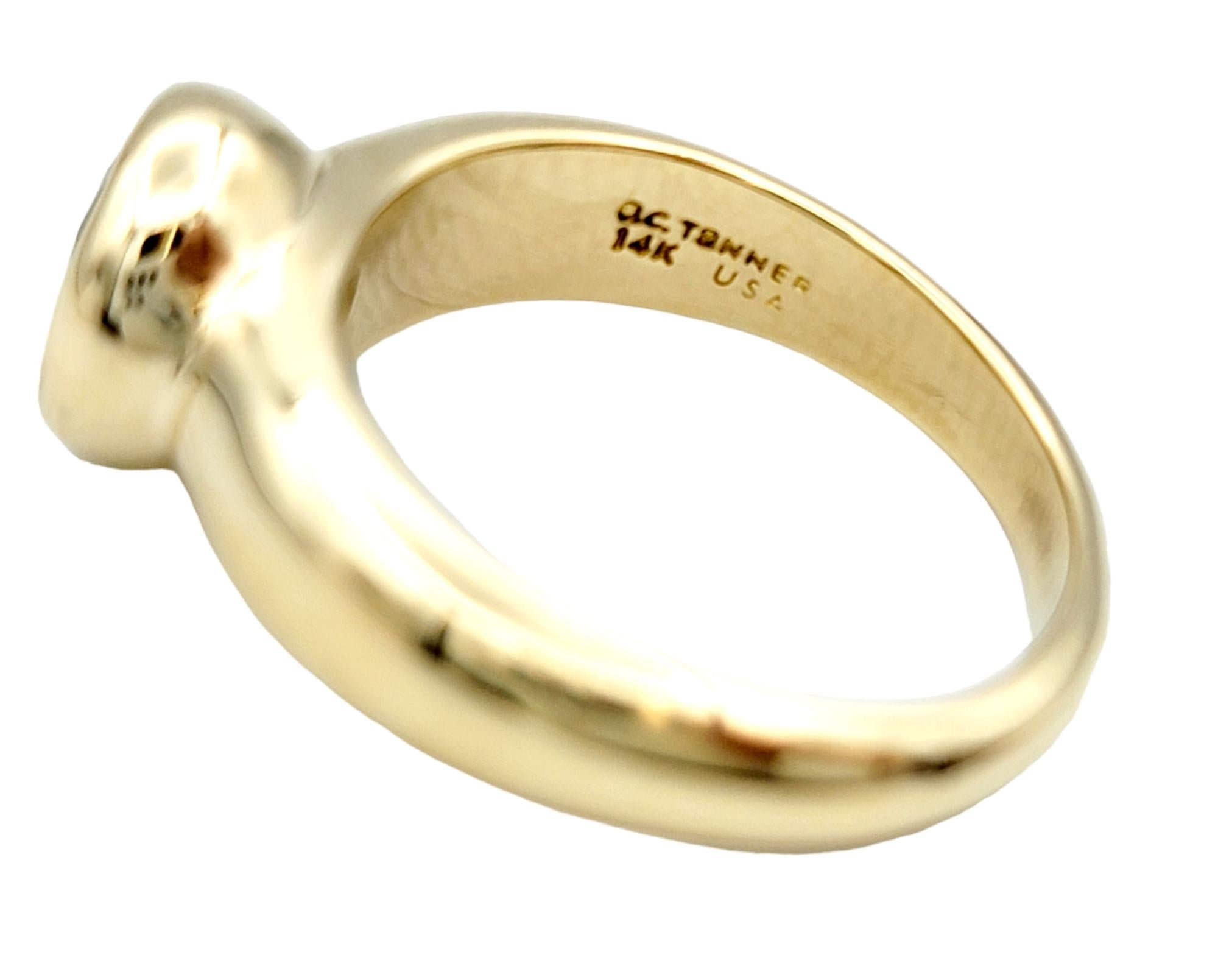 Solitär-Ring aus poliertem 14 Karat Gelbgold mit rundem blauem Topas in Lünette für Damen oder Herren im Angebot