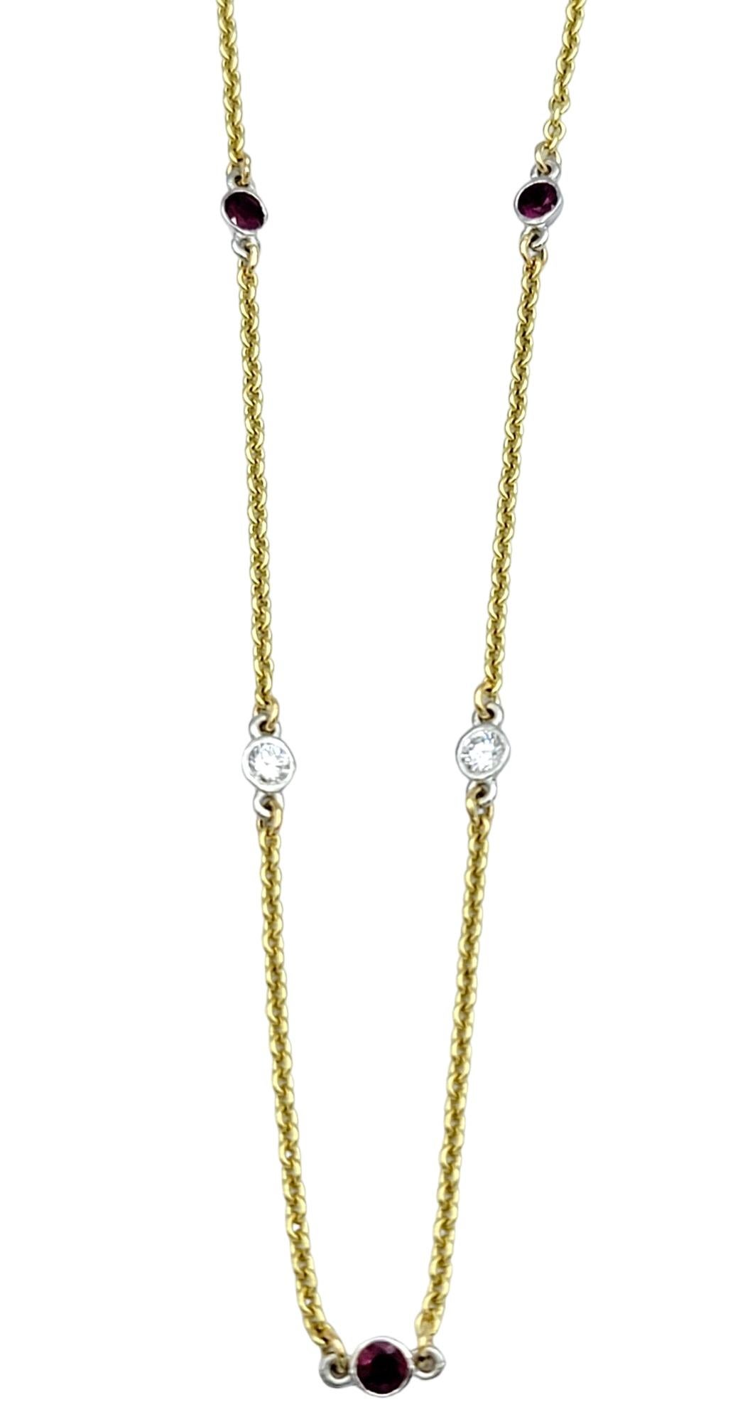Halskette aus 18 Karat Gelbgold mit runden Diamanten und Rubinen in Lünettenfassung (Rundschliff) im Angebot