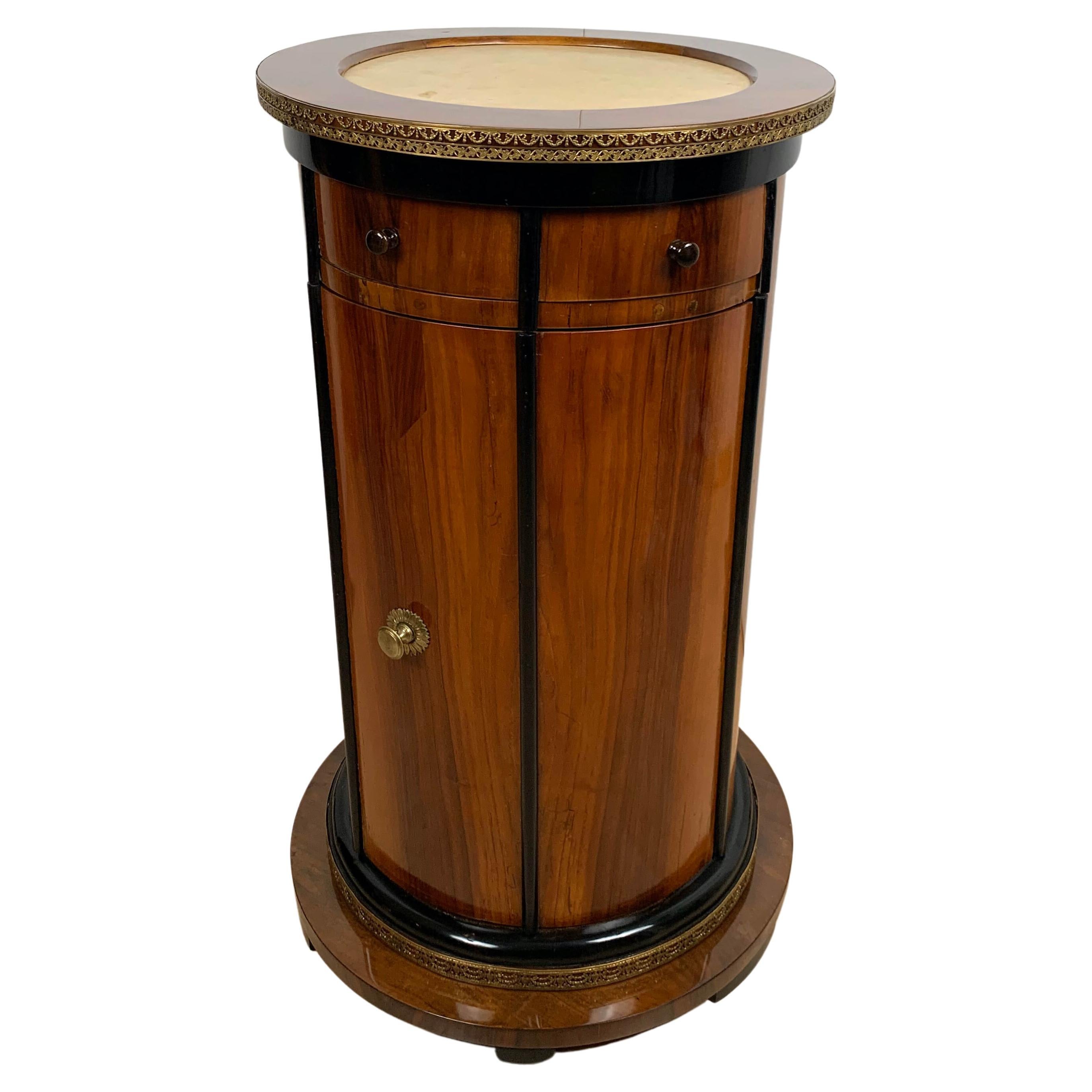 Round Biedermeier Drum Cabinet, Walnut Veneer, Austria, Vienna circa 1830