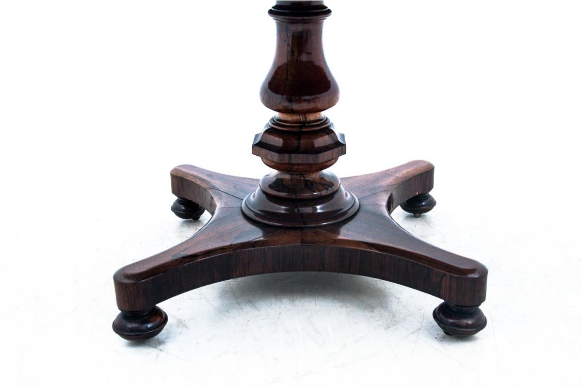 Round Biedermeier Rosewood Table, Northern Europe, Late 19th Century In Good Condition In Chorzów, PL