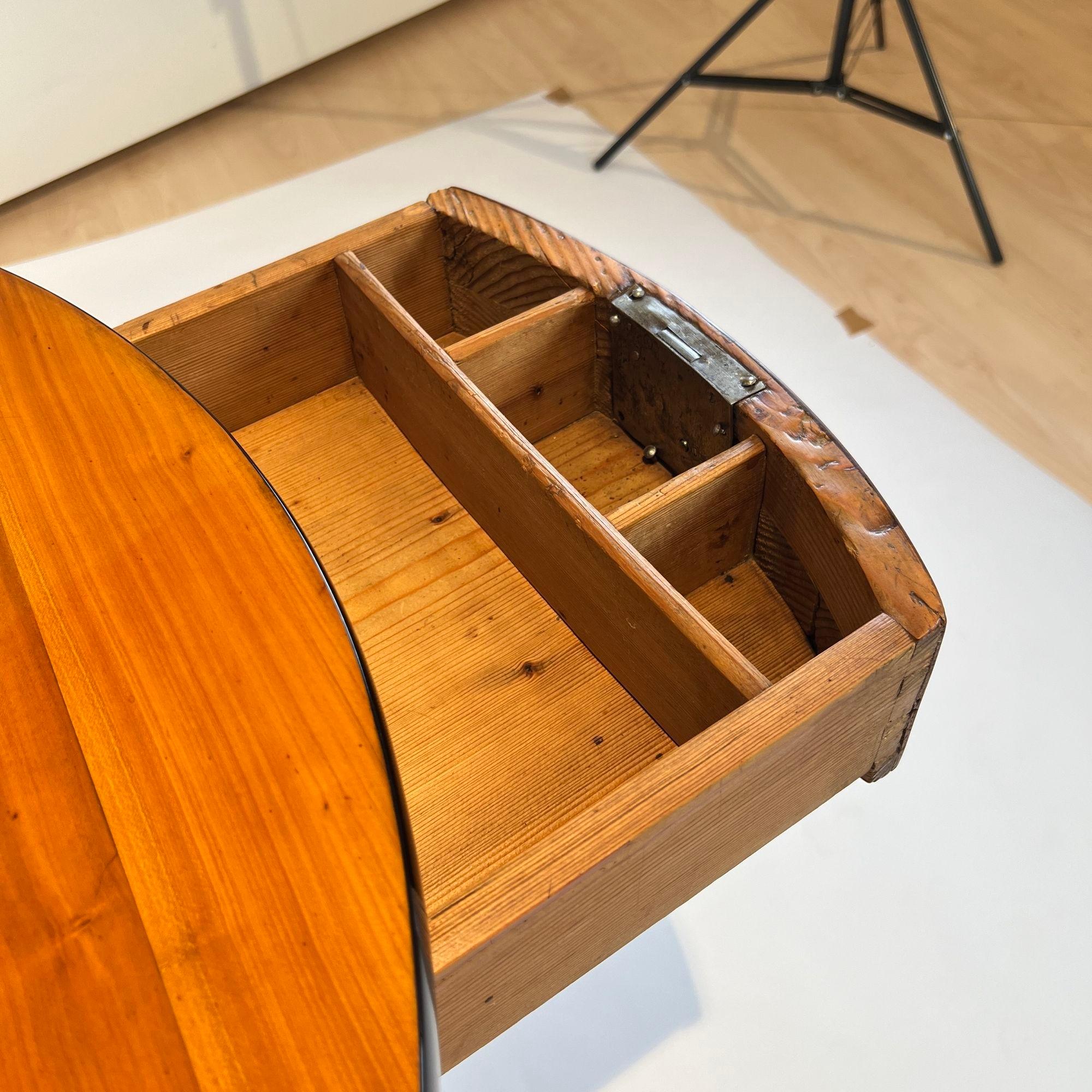 Runder Biedermeier Tisch, Kirschbaumholz, Süddeutschland um 1820 im Angebot 3