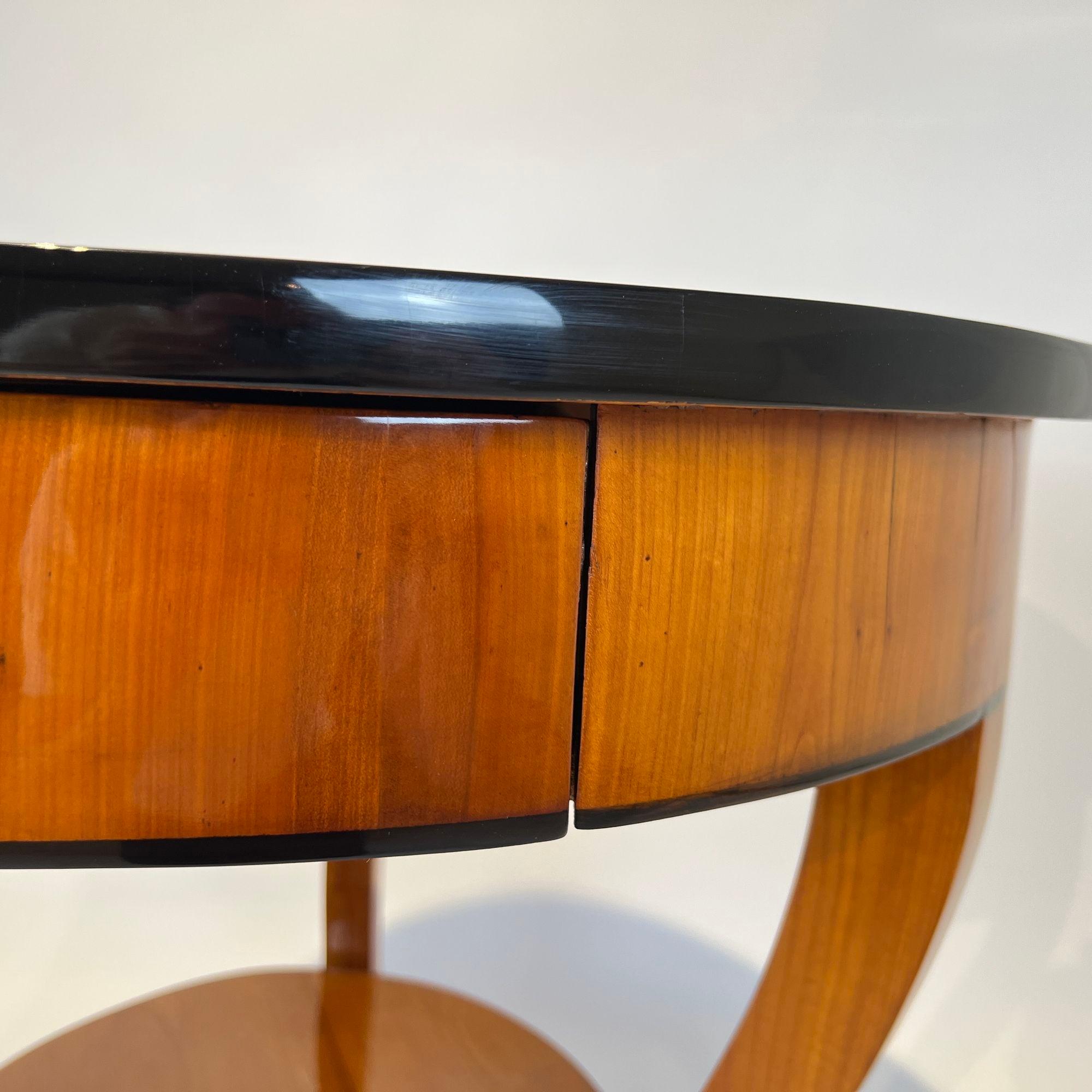Runder Biedermeier Tisch, Kirschbaumholz, Süddeutschland um 1820 im Angebot 6