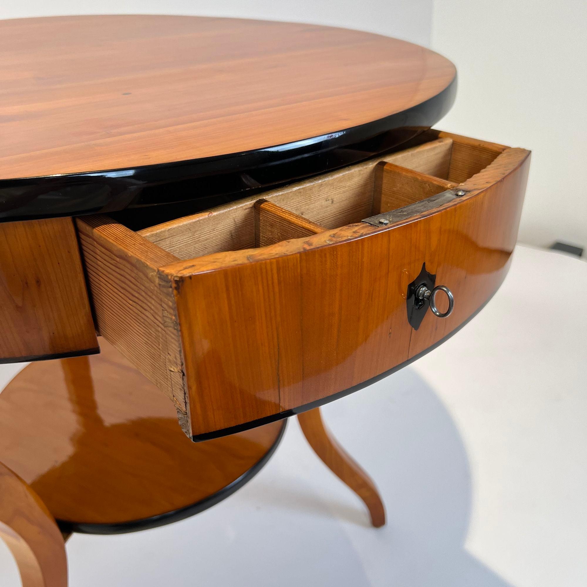 Runder Biedermeier Tisch, Kirschbaumholz, Süddeutschland um 1820 im Angebot 7