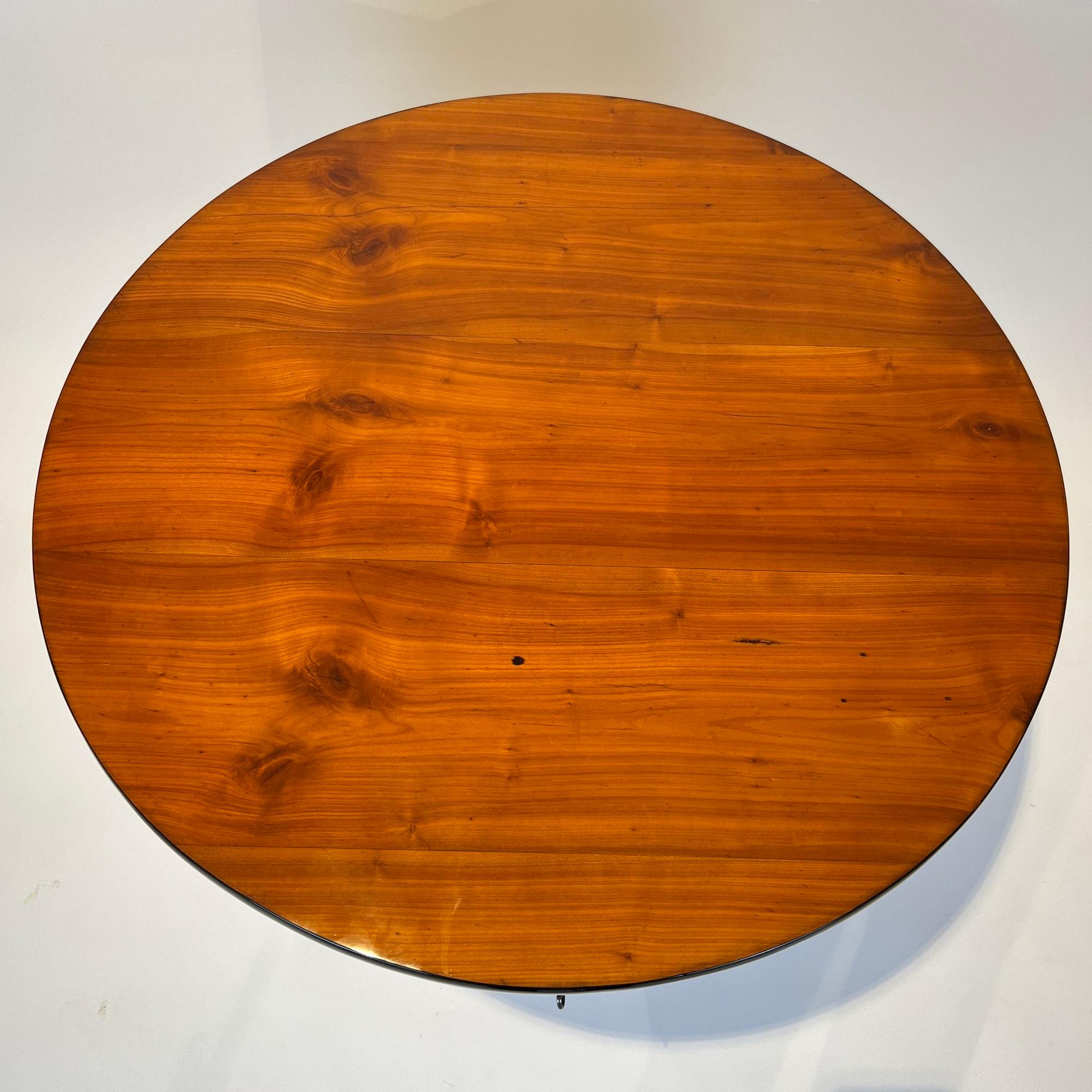 Runder Biedermeier Tisch, Kirschbaumholz, Süddeutschland um 1820 im Angebot 9