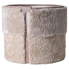 Boîte de rangement ronde en peau de mouton et cuir de Moses Nadel