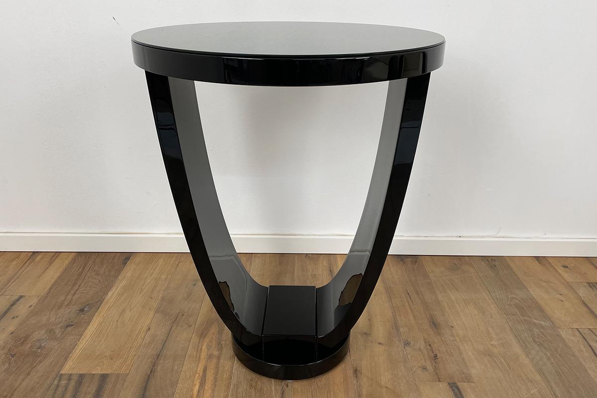 Sculpté Table de bistrot ronde de style Art déco en laque piano noire par Tischlerei Hänsdieke en vente
