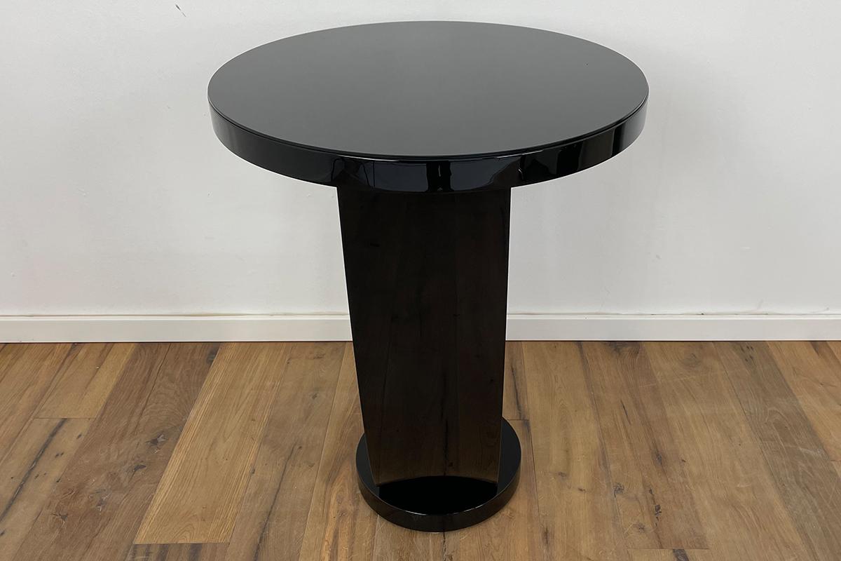 Birch Round Bistro Table Art Deco Style in Black Piano Lacquer by Tischlerei Hänsdieke For Sale