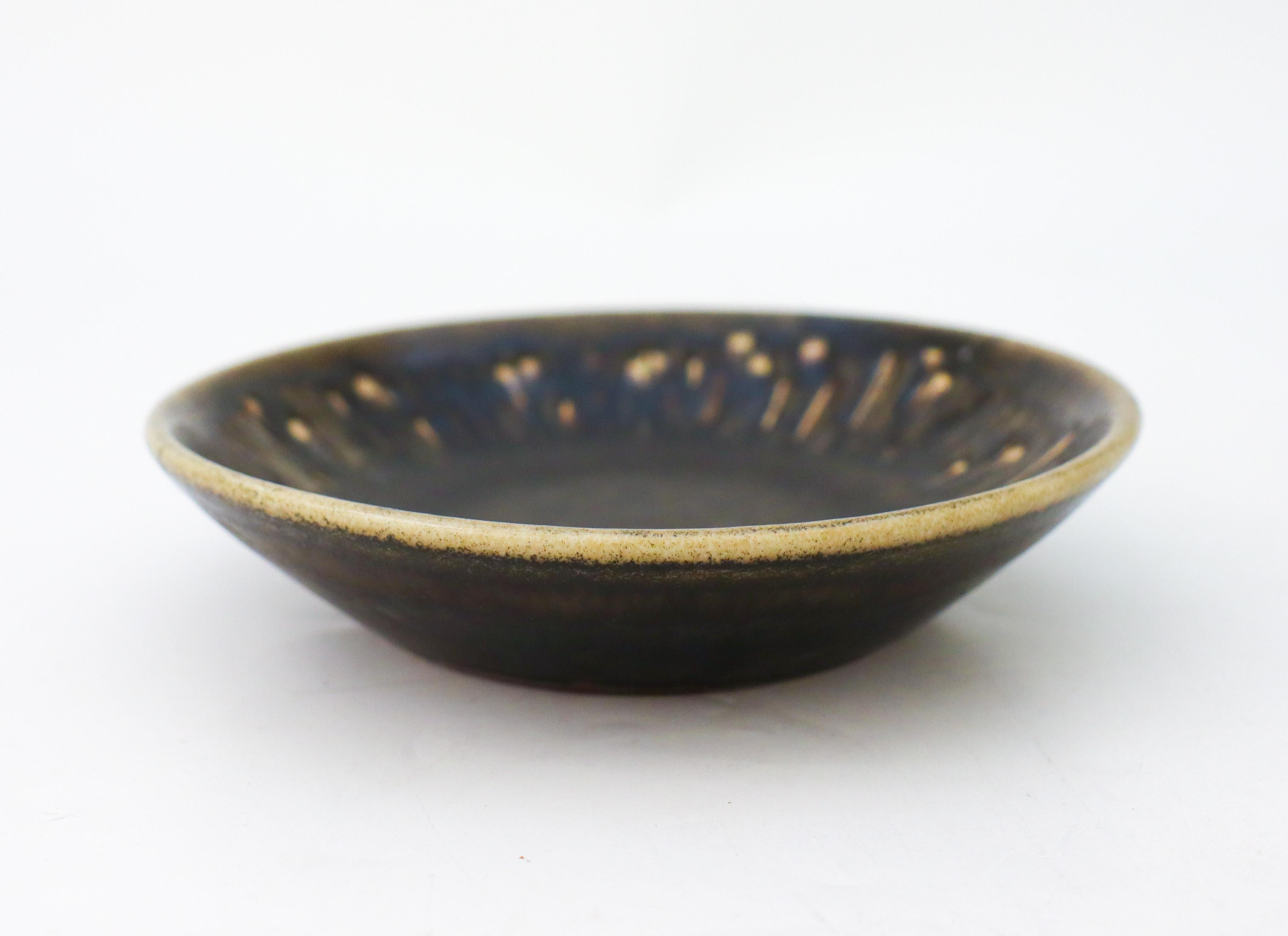 Swedish Round Black Bowl - Carl-Harry Stålhane - Rörstrand Atelier - Mid-20th Century For Sale