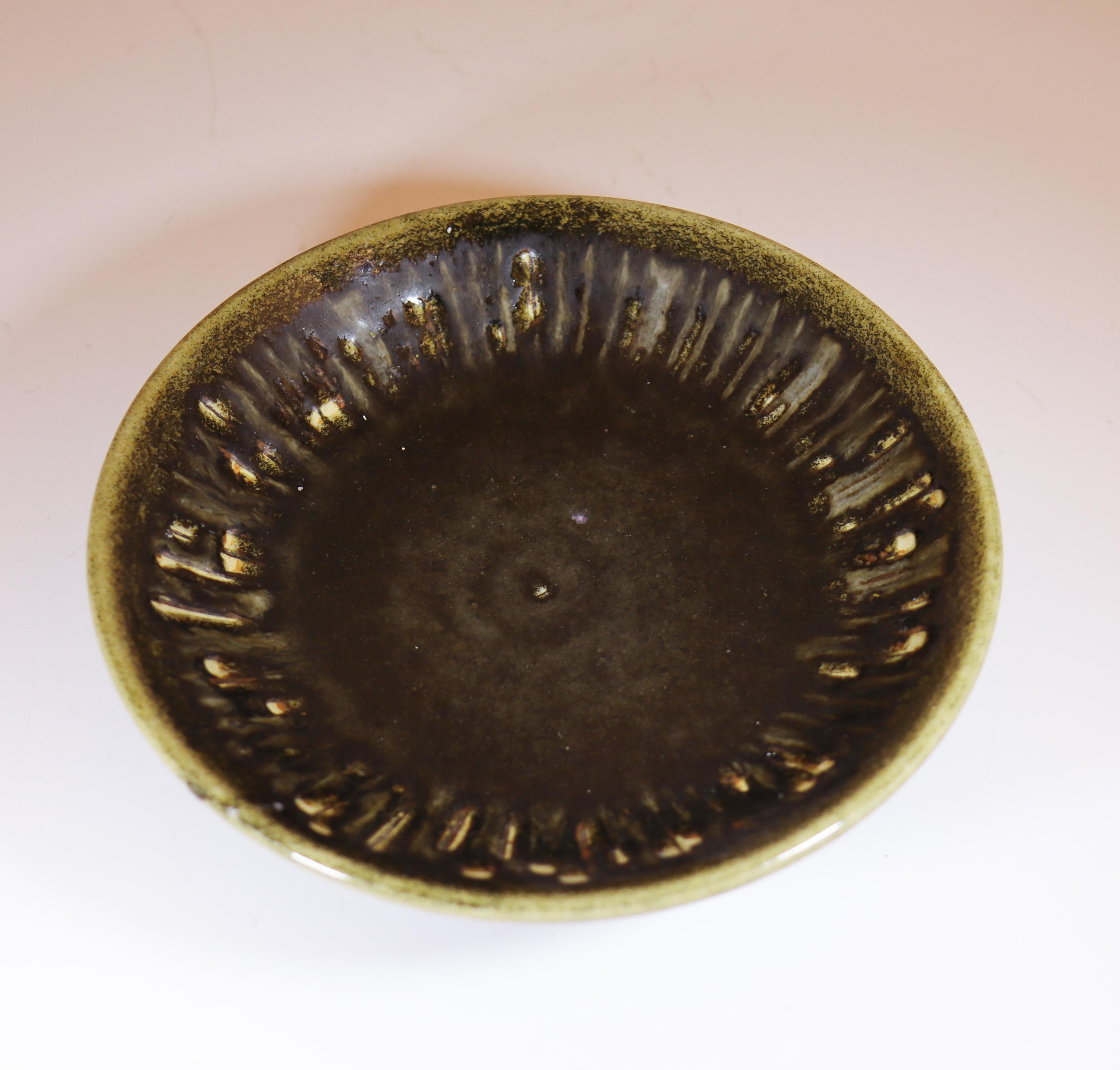 Cuenco redondo negro - Carl-Harry Stålhane - Atelier A Rörstrand - Mediados del siglo XX mediados del siglo XX en venta