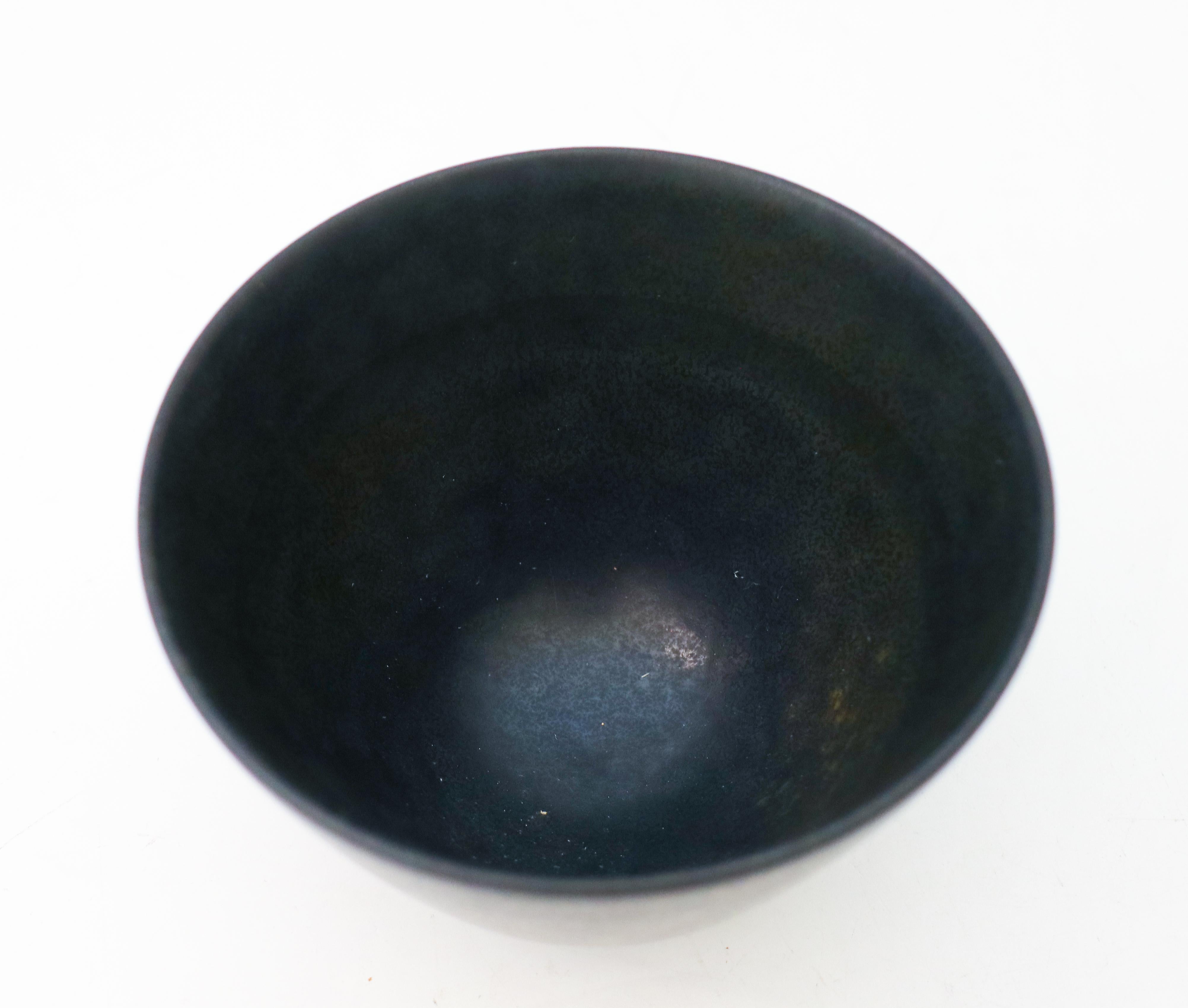 Glazed Round Black Bowl - Gunnar Nylund - Rörstrand - Mid-20th Century For Sale