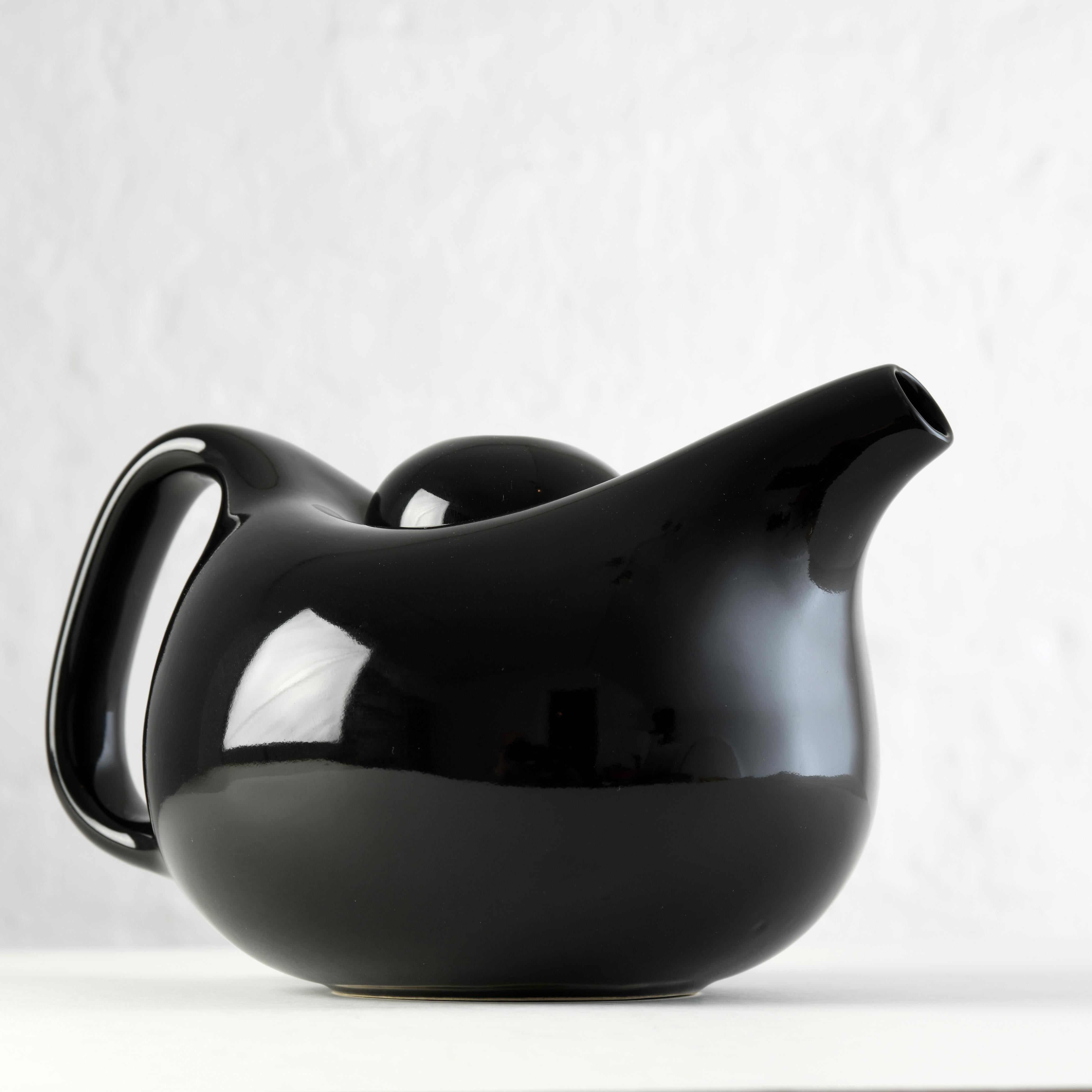 Round black ceramic teapot, Kahler Denmark designed by J. List Amstrup For Sale 4