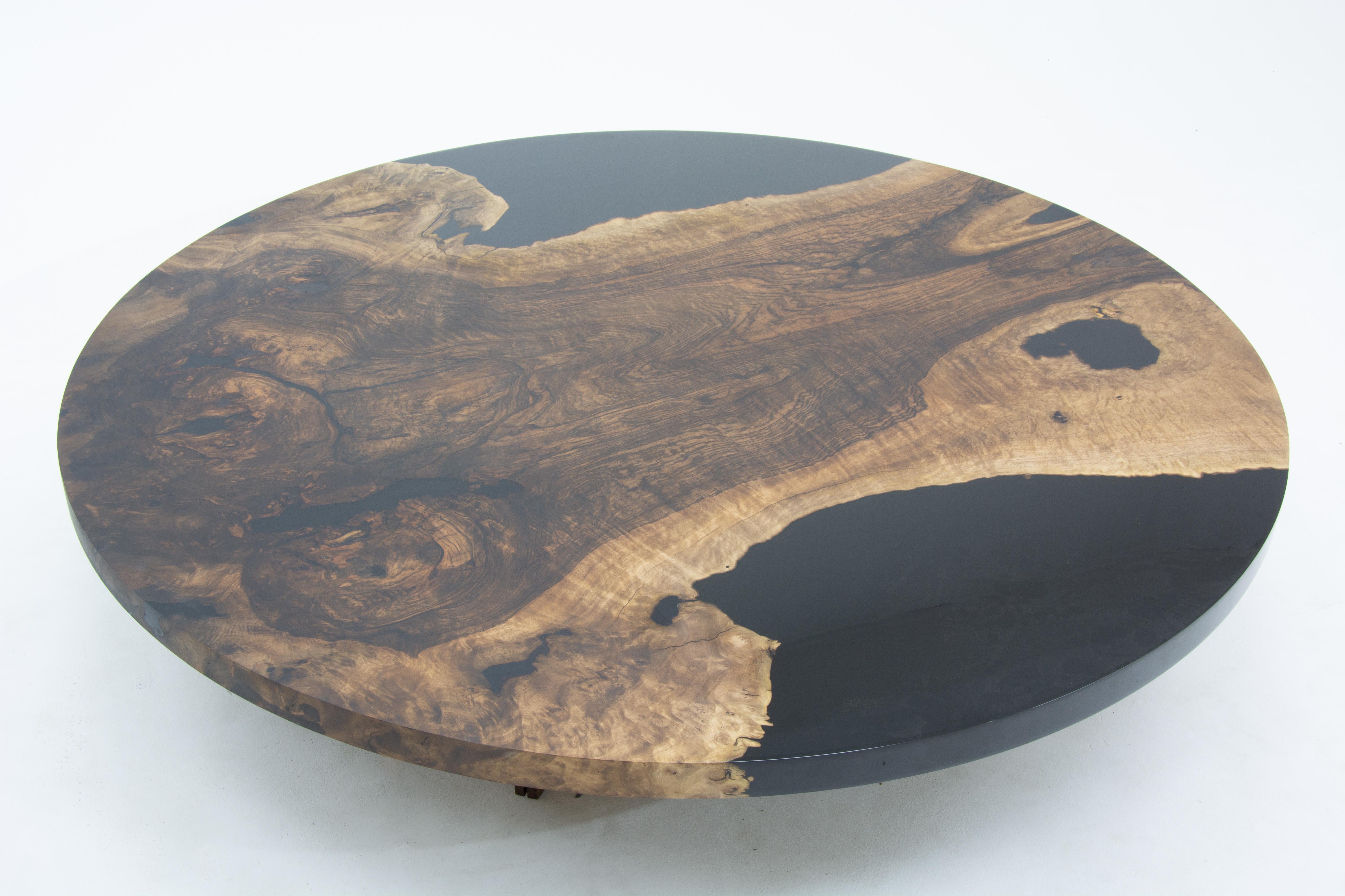 XXIe siècle et contemporain Table basse ronde noire - Epoxy Resin Custom Table en vente