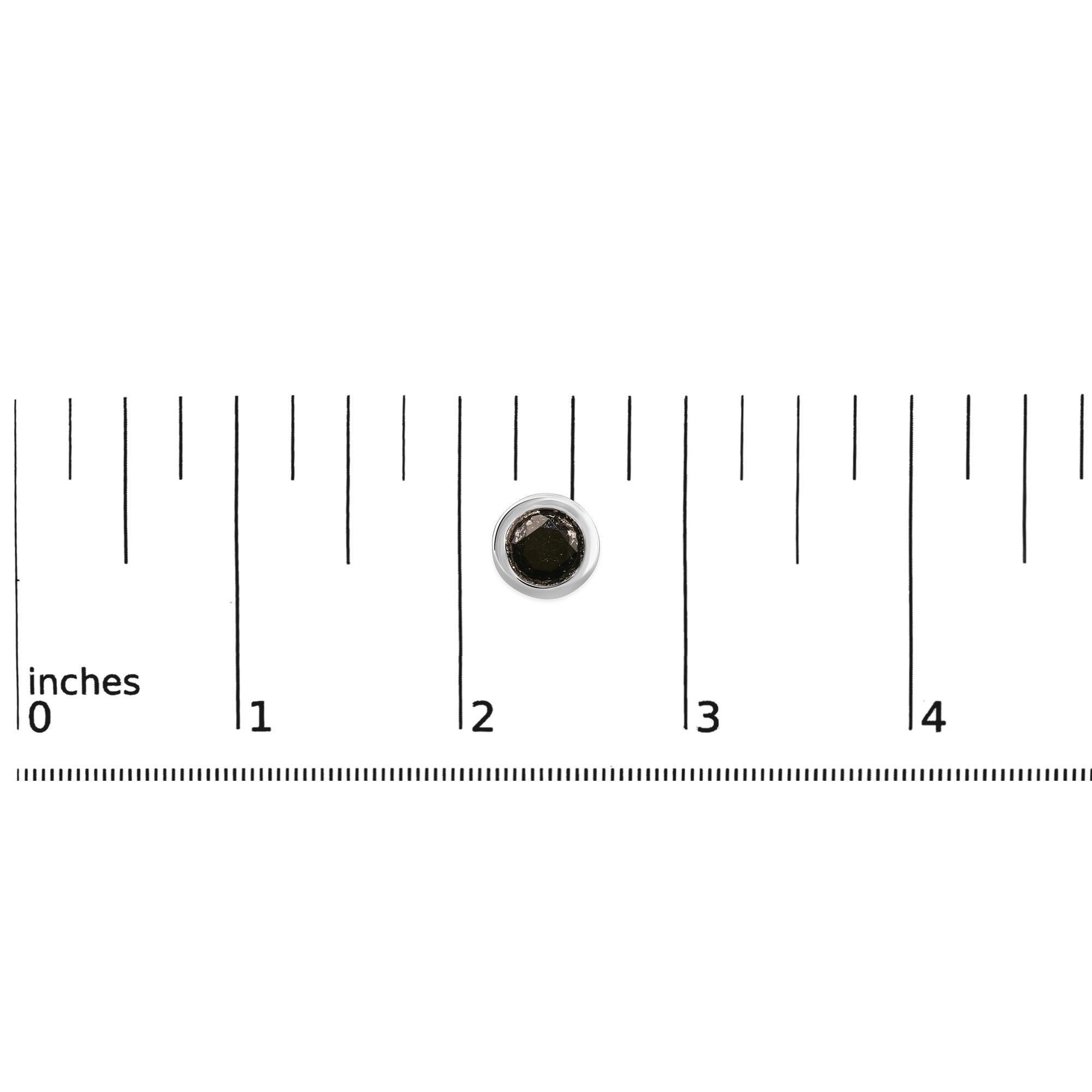 Orecchini a perno con solitario d'argento con diamante nero rotondo incastonato e fondelli a vite In condizioni Nuovo in vendita a New York, NY