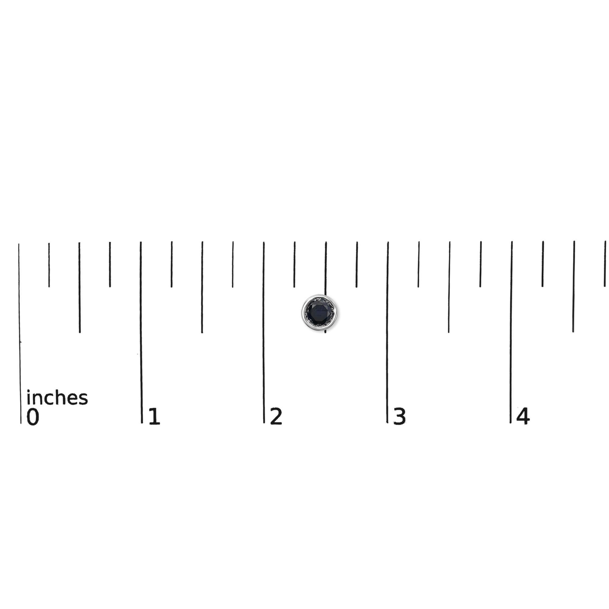 Orecchini a perno con solitario d'argento con diamante nero rotondo incastonato e fondelli a vite In condizioni Nuovo in vendita a New York, NY