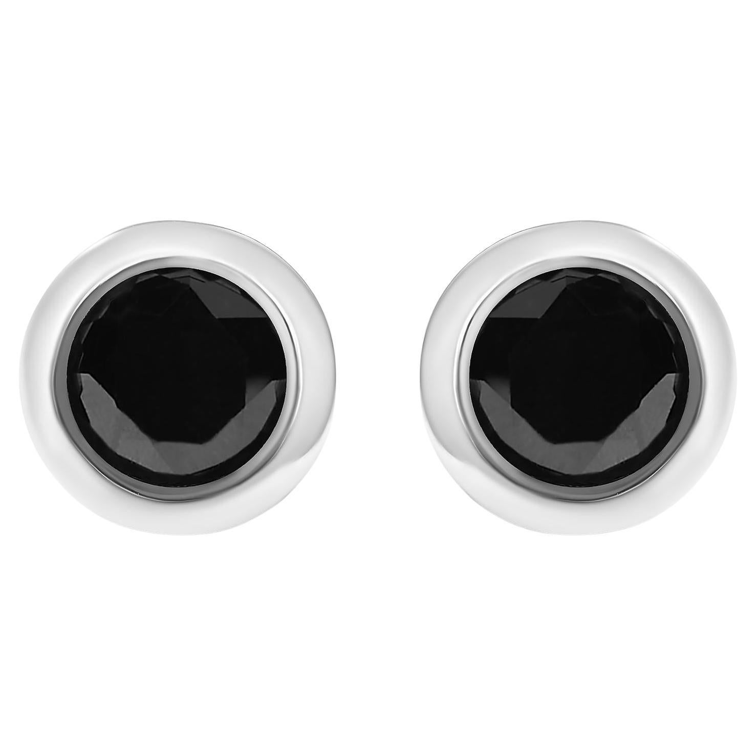 Orecchini a perno con solitario d'argento con diamante nero rotondo incastonato e fondelli a vite