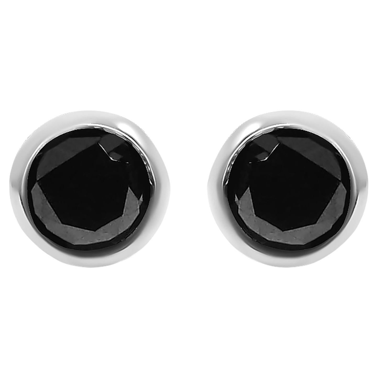 Boucles d
oreilles solitaires en argent serties d
un chaton de diamants noirs ronds avec fonds vissés