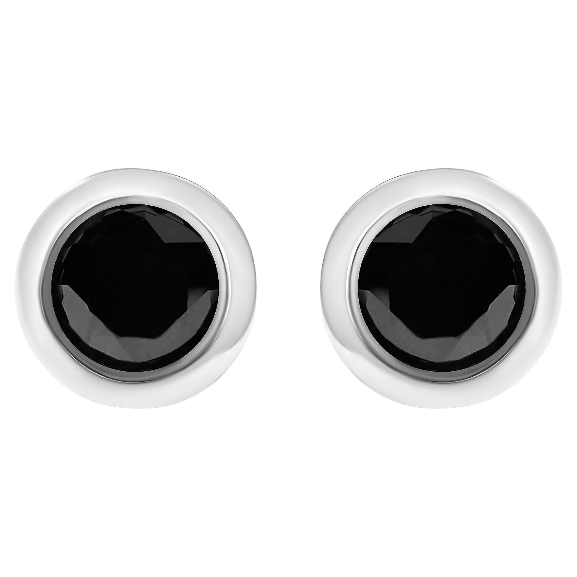 Orecchini a perno con solitario d'argento con diamante nero rotondo incastonato e fondelli a vite