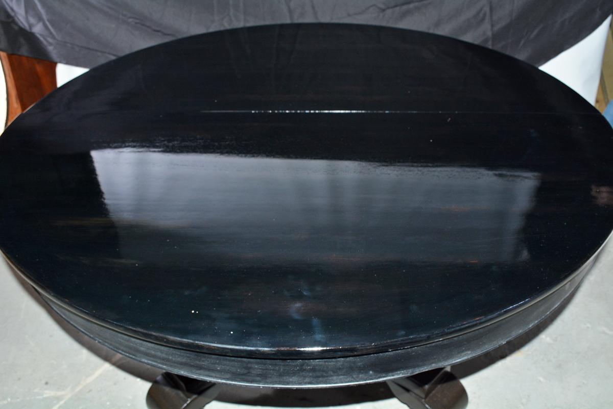 Round Black Empire Style Center Pedestal Dining Table In Good Condition In Sheffield, MA