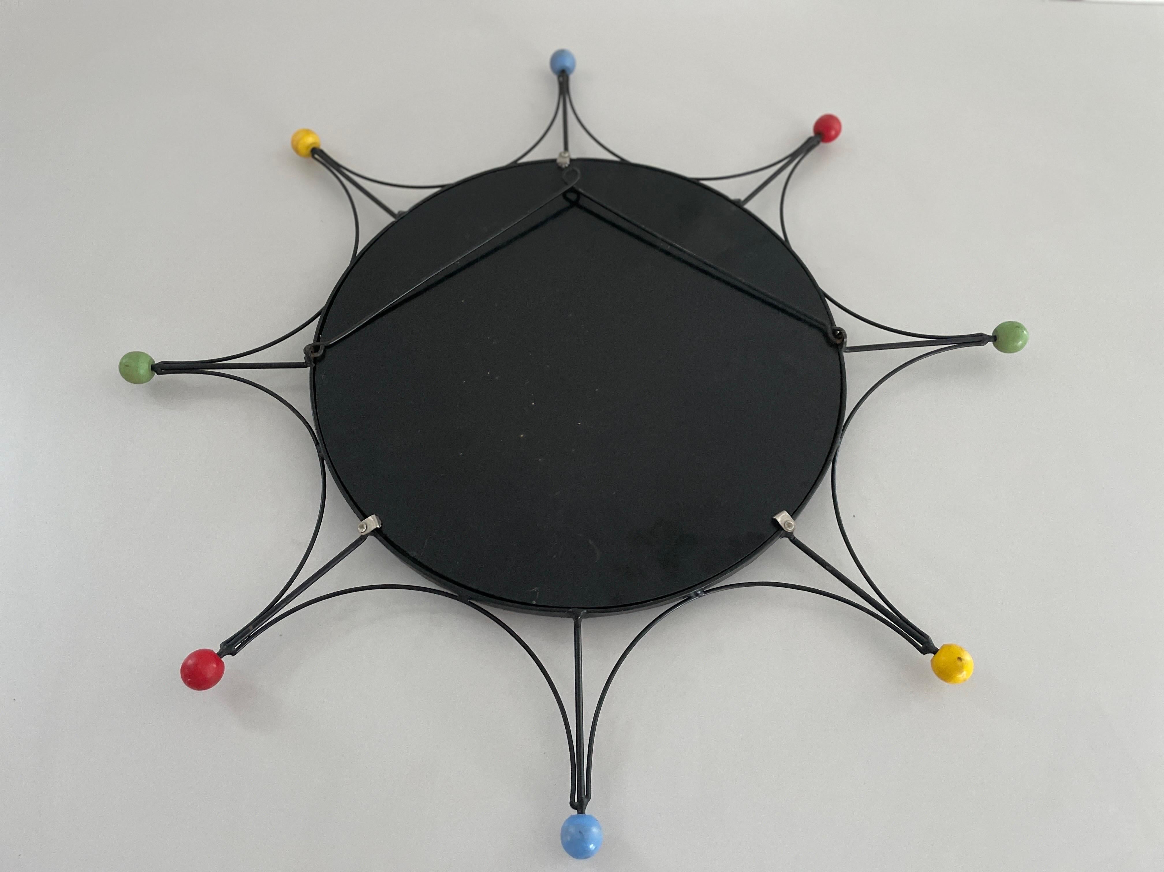 Specchio da parete rotondo in metallo nero in stile atomico, anni '70, Francia in vendita 4