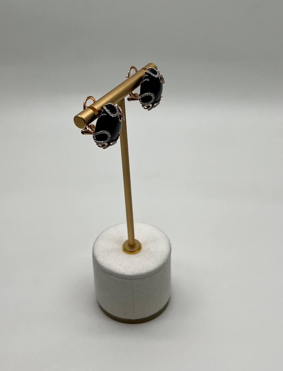 Round Black Onyx Cabochons Diamonds Swirl Scroll 14K Rose Gold Stud Earrings In New Condition For Sale In Oakton, VA