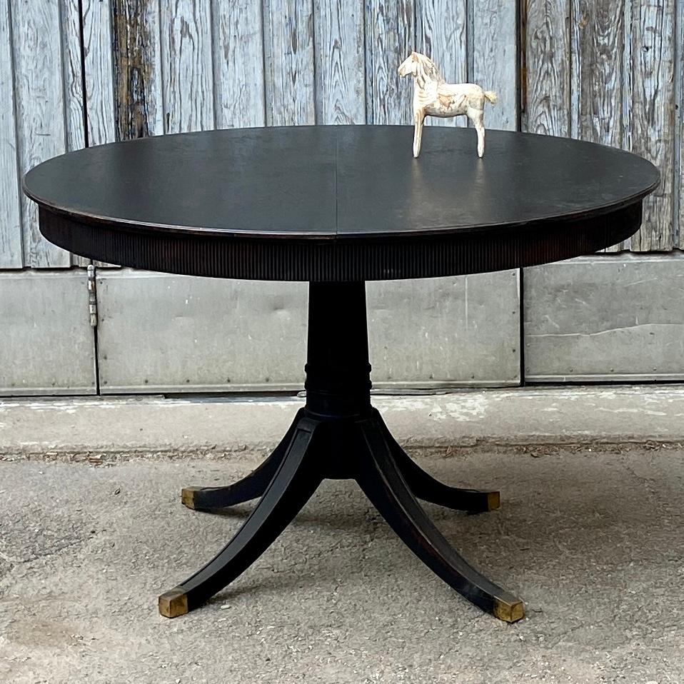 Hand-Painted Round Black Pedestal Dining Table, Sweden 1920 For Sale