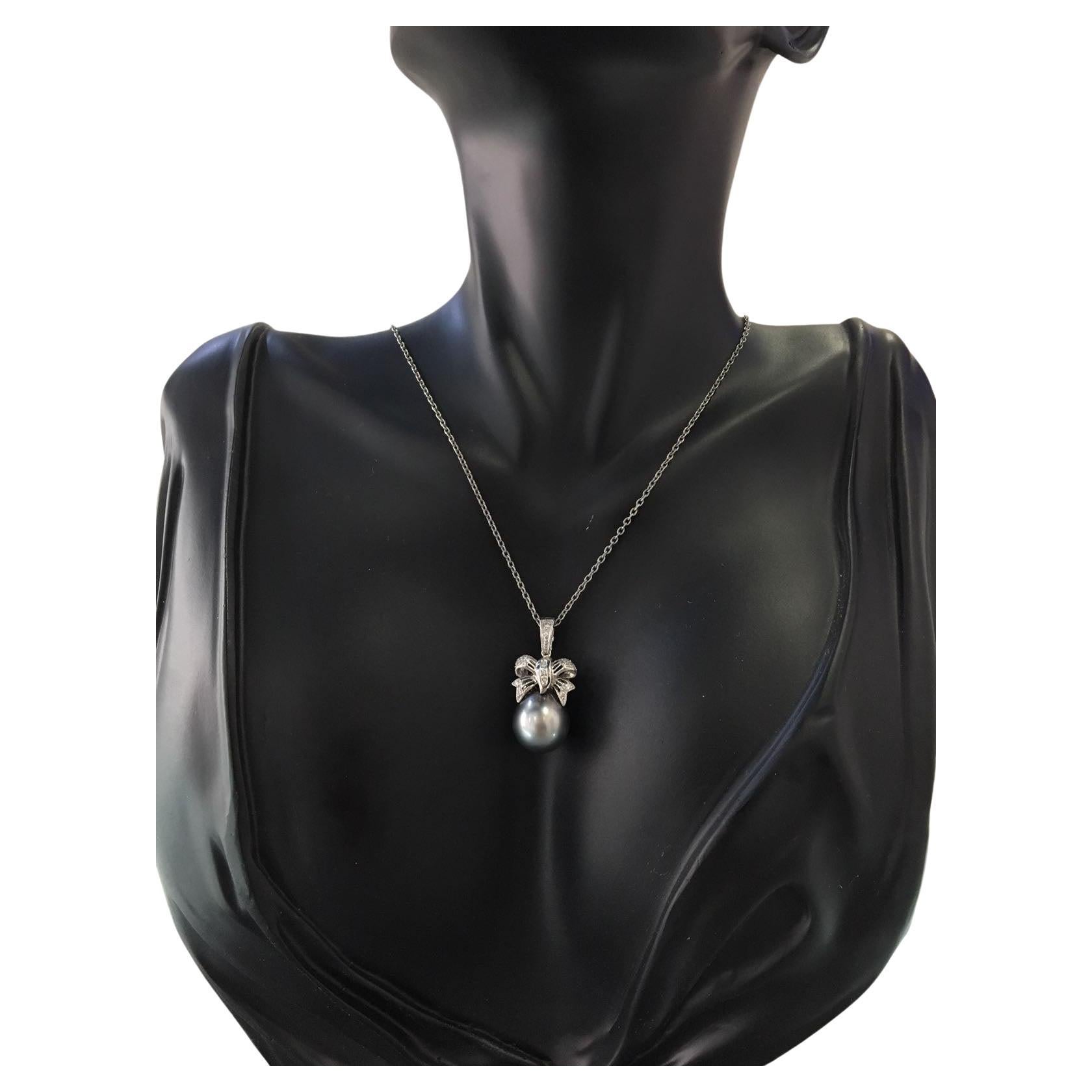 Grey Black Tahitian Pearl Diamond Bow Tie 18K White Gold Pendant Charm Necklace
18 Karat White Gold
14 MM Tahitian Pearl
0.15 CT Diamonds