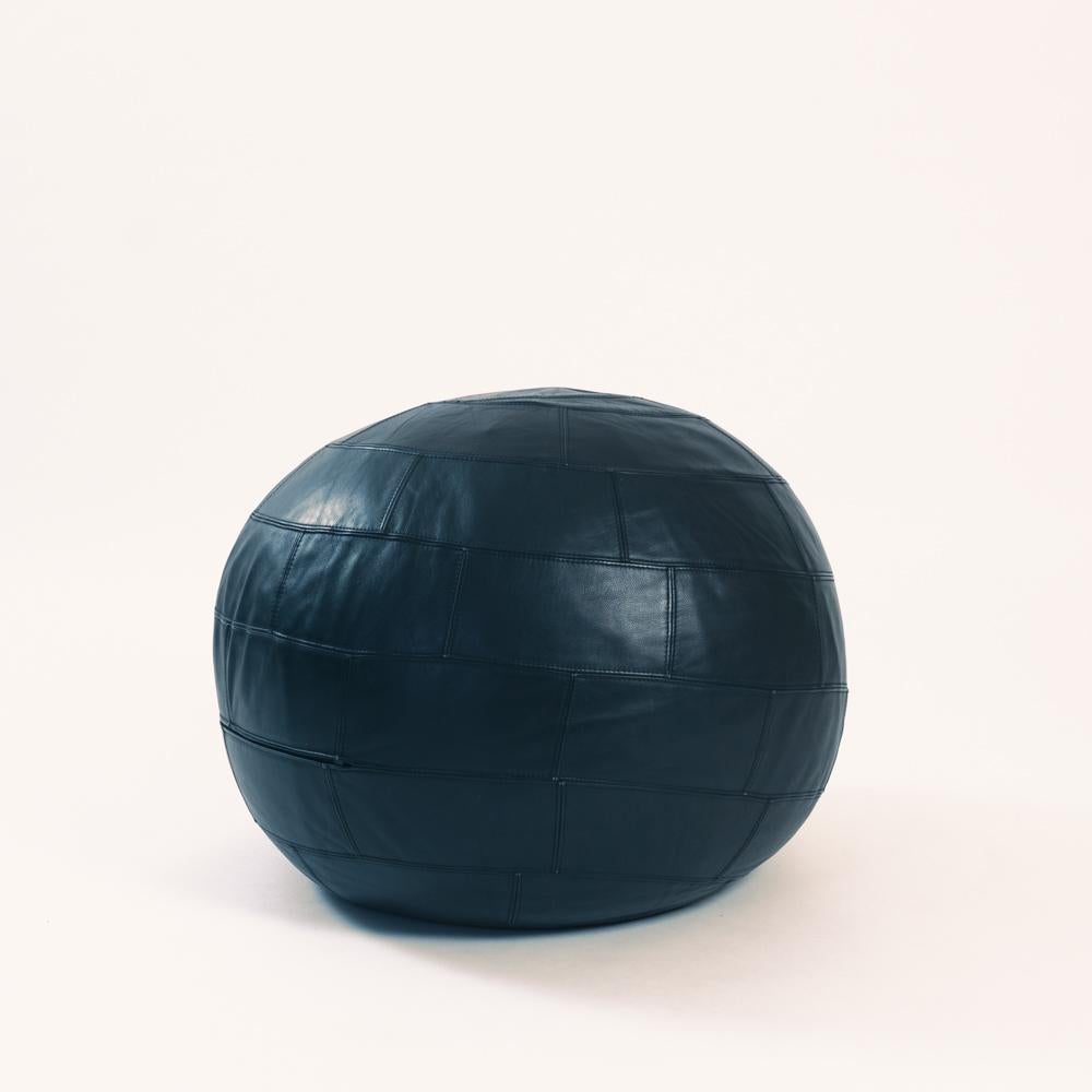 pouf a sfera, pelle wapiti nera, pop-up scultoreo, design olandese, anni '80 in vendita 1