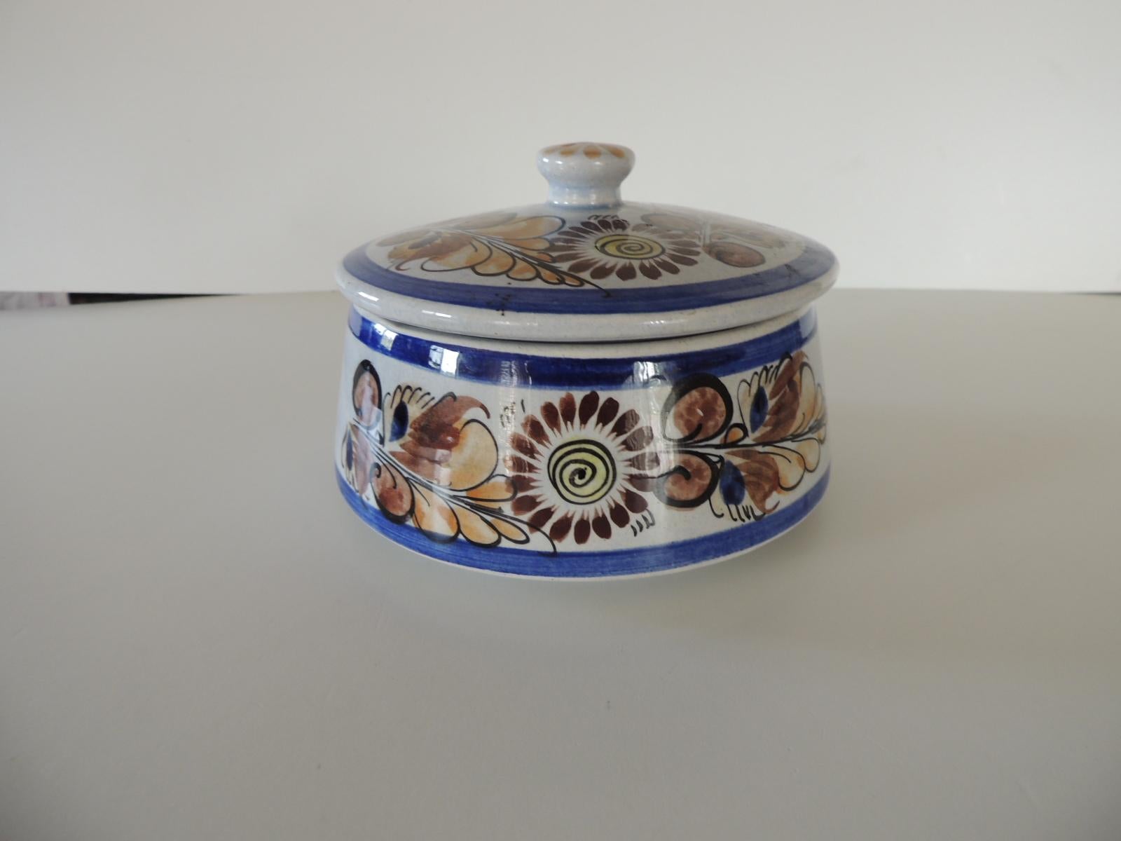Round blue and brown Mexican Tonala ceramic decorative box
Floral pattern lidded box.
Signed
Size: 5.5