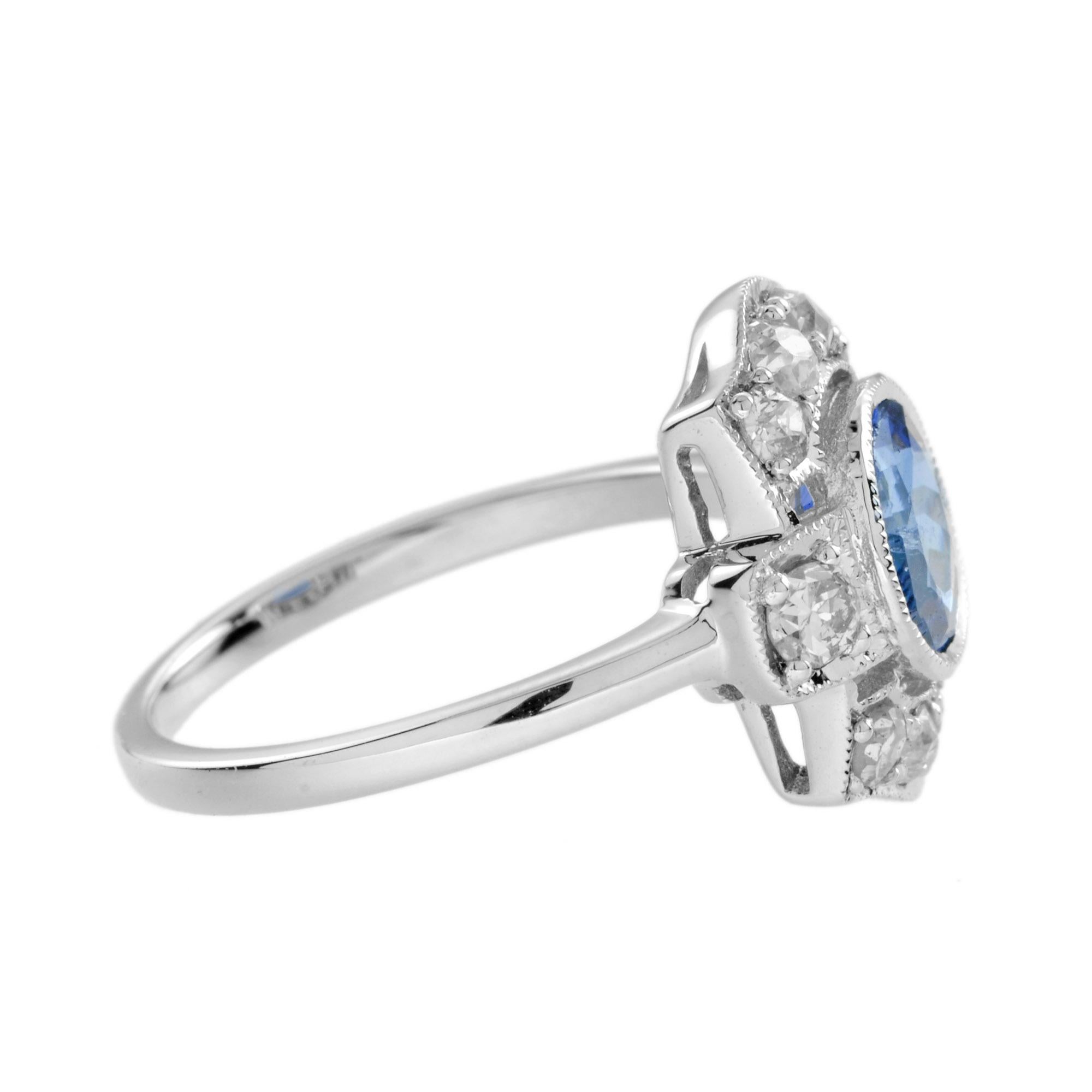 Taille coussin Bague en or blanc 18 carats saphir bleu de Ceylan et diamant Halo d'inspiration Art déco en vente